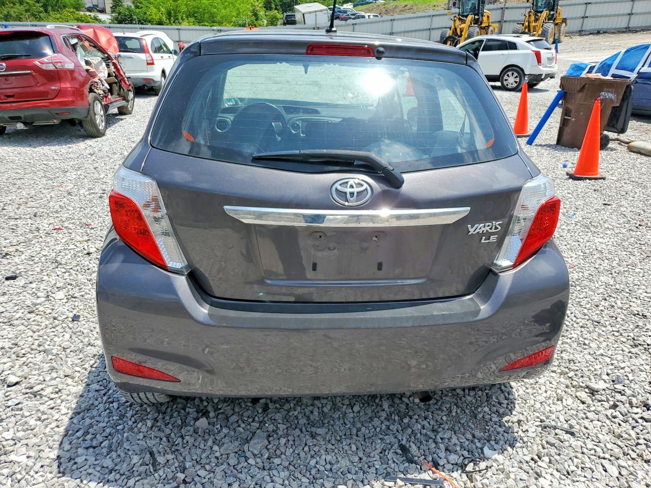2014 Toyota Yaris 5-door Le Gray vin: VNKKTUD37EA000405