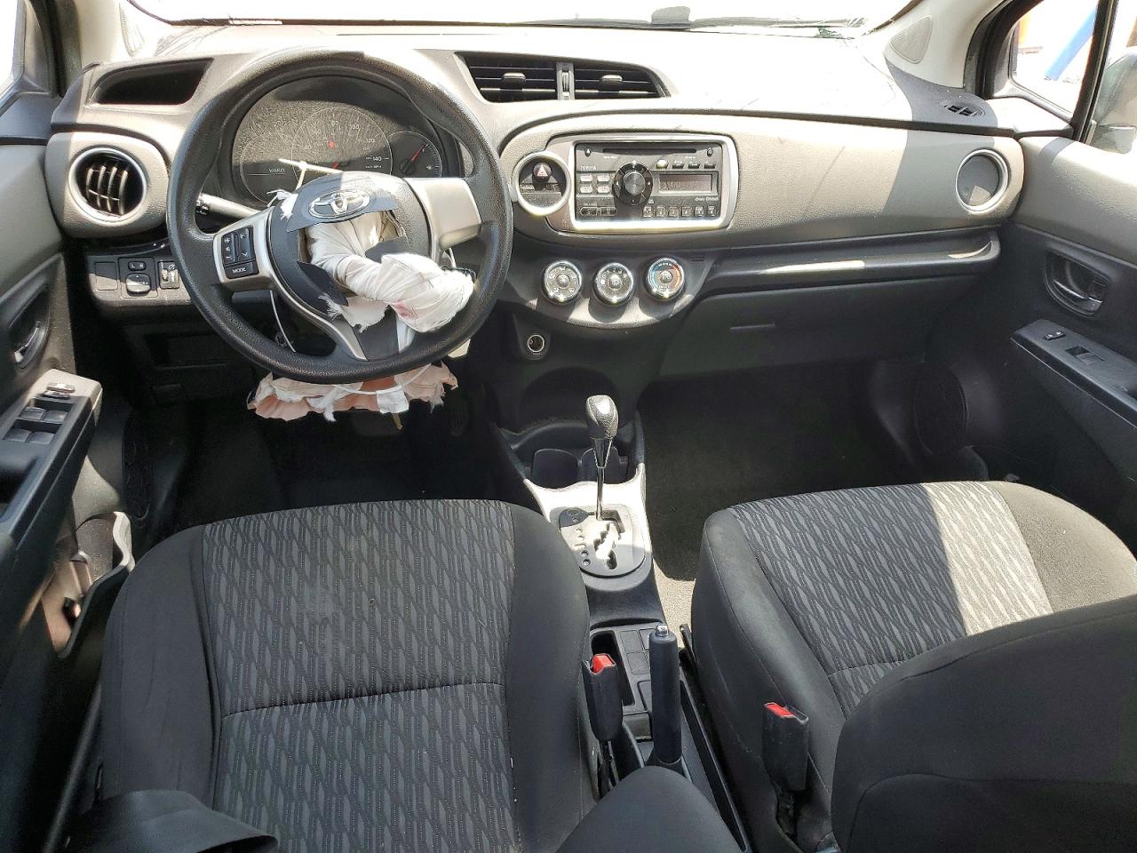 2014 Toyota Yaris 5-door Le Gray vin: VNKKTUD37EA000405