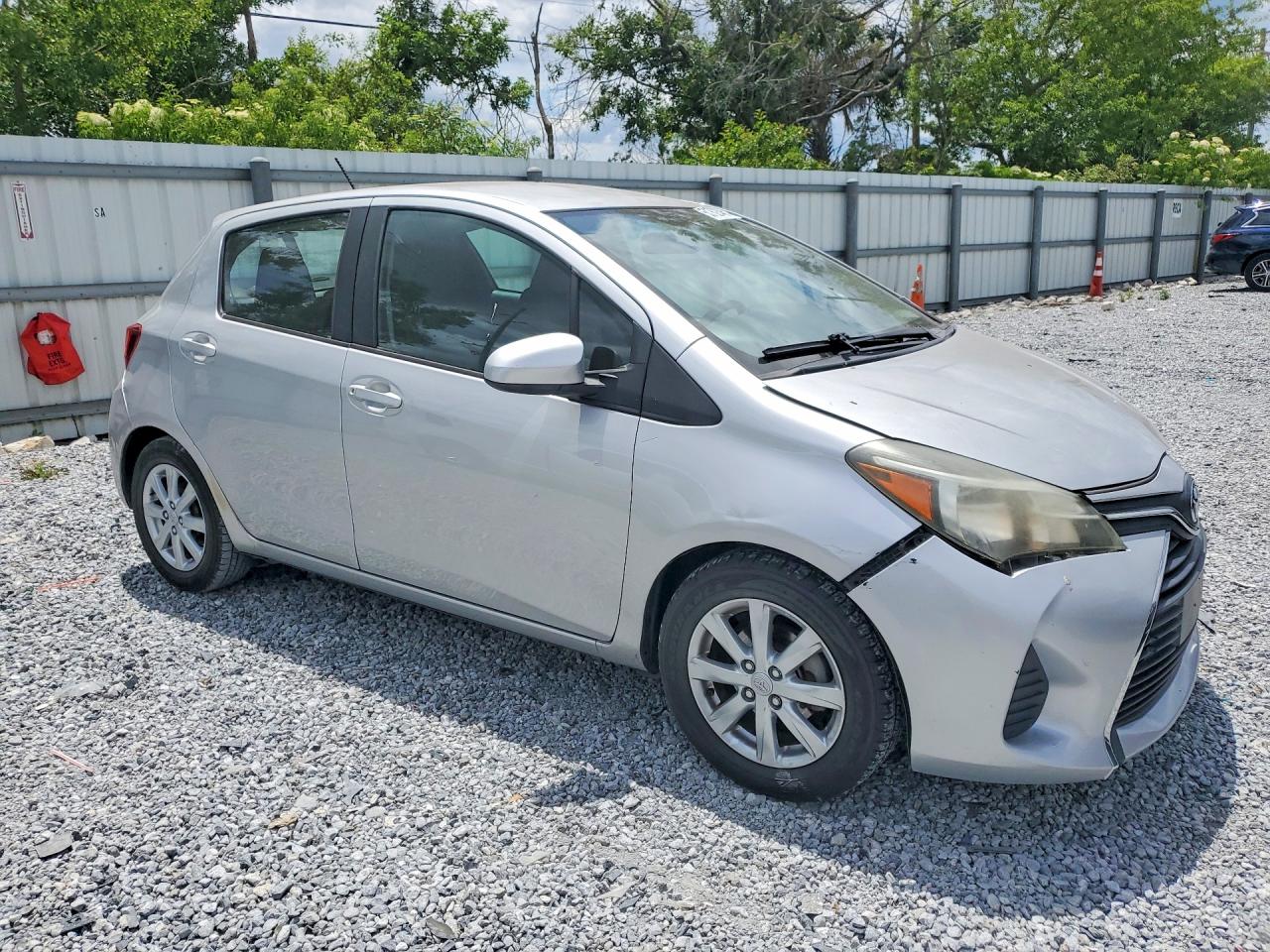 2015 Toyota Yaris 5-door Le Серебряный vin: VNKKTUD37FA024026