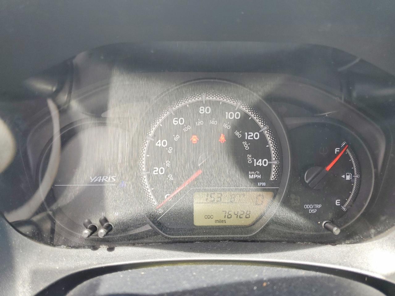 2015 Toyota Yaris 5-door Le Серебряный vin: VNKKTUD37FA024026