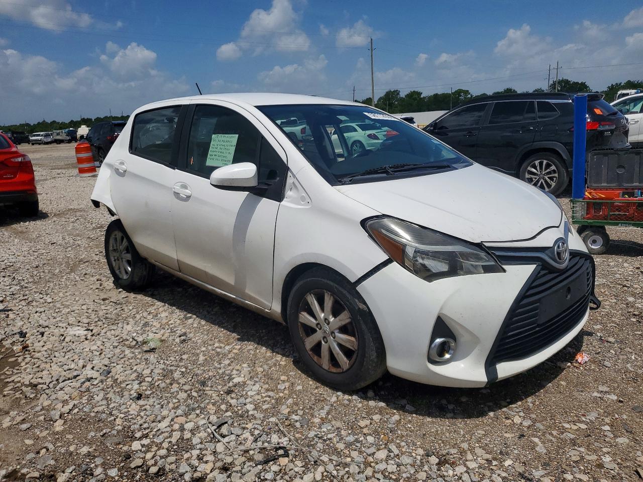 2015 Toyota Yaris 5-door Le White vin: VNKKTUD37FA037813