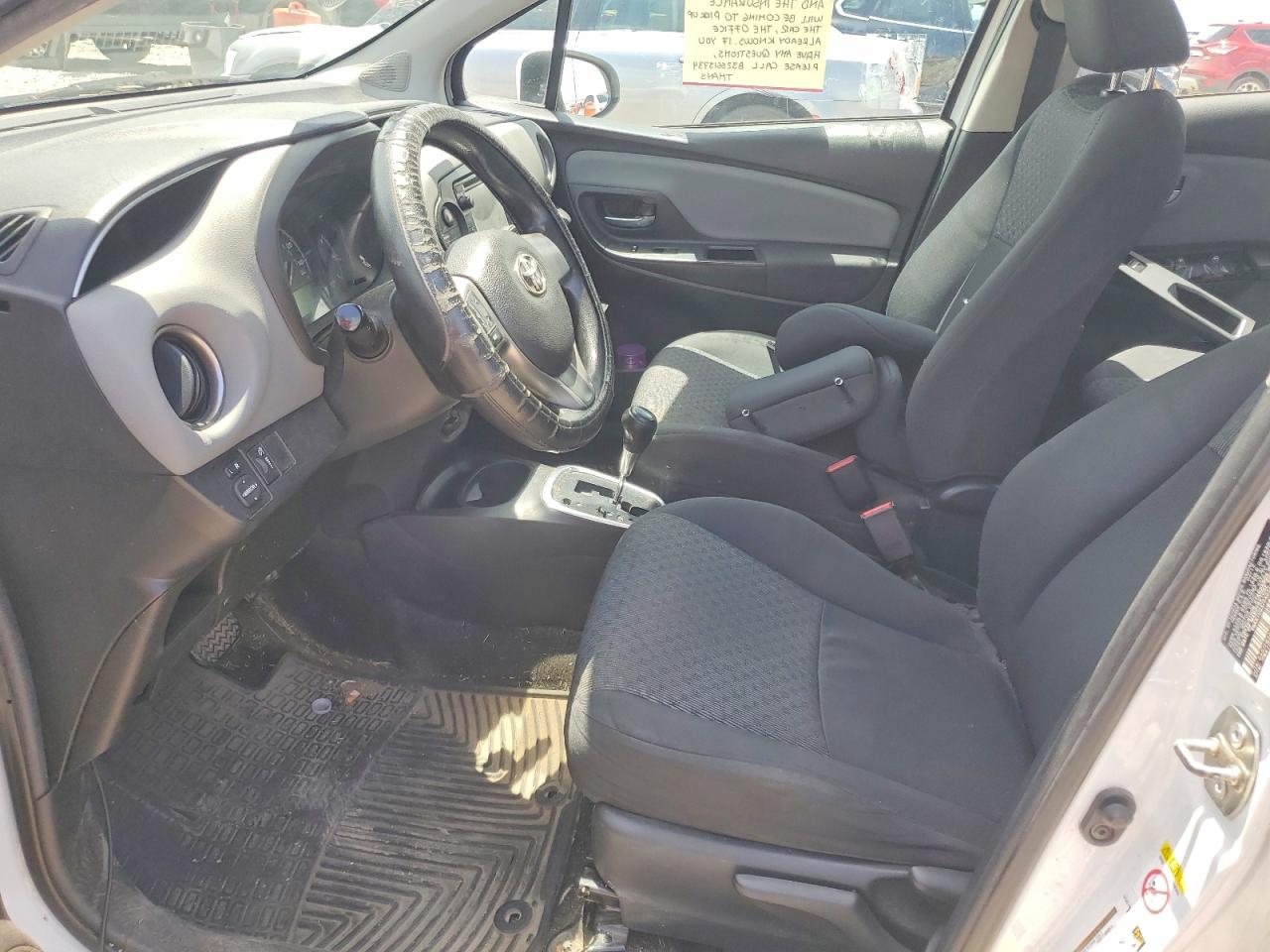 2015 Toyota Yaris 5-door Le White vin: VNKKTUD37FA037813