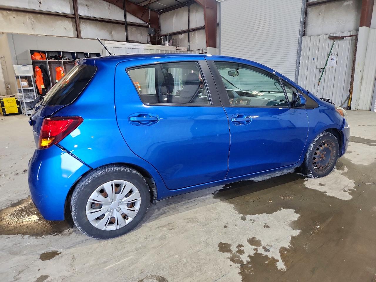 2015 Toyota Yaris 5-door L Синий vin: VNKKTUD37FA048200