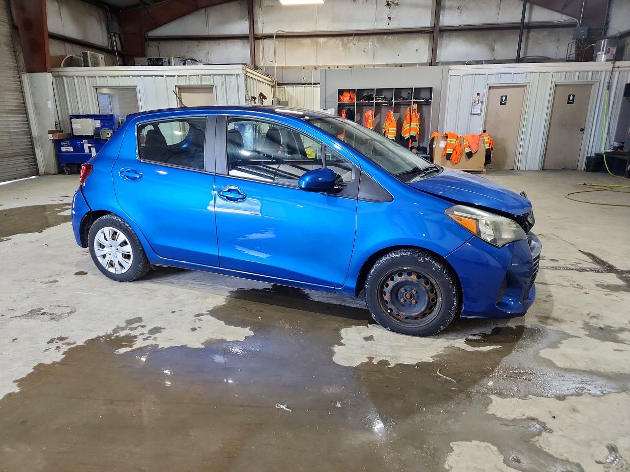 2015 Toyota Yaris 5-door L Синий vin: VNKKTUD37FA048200