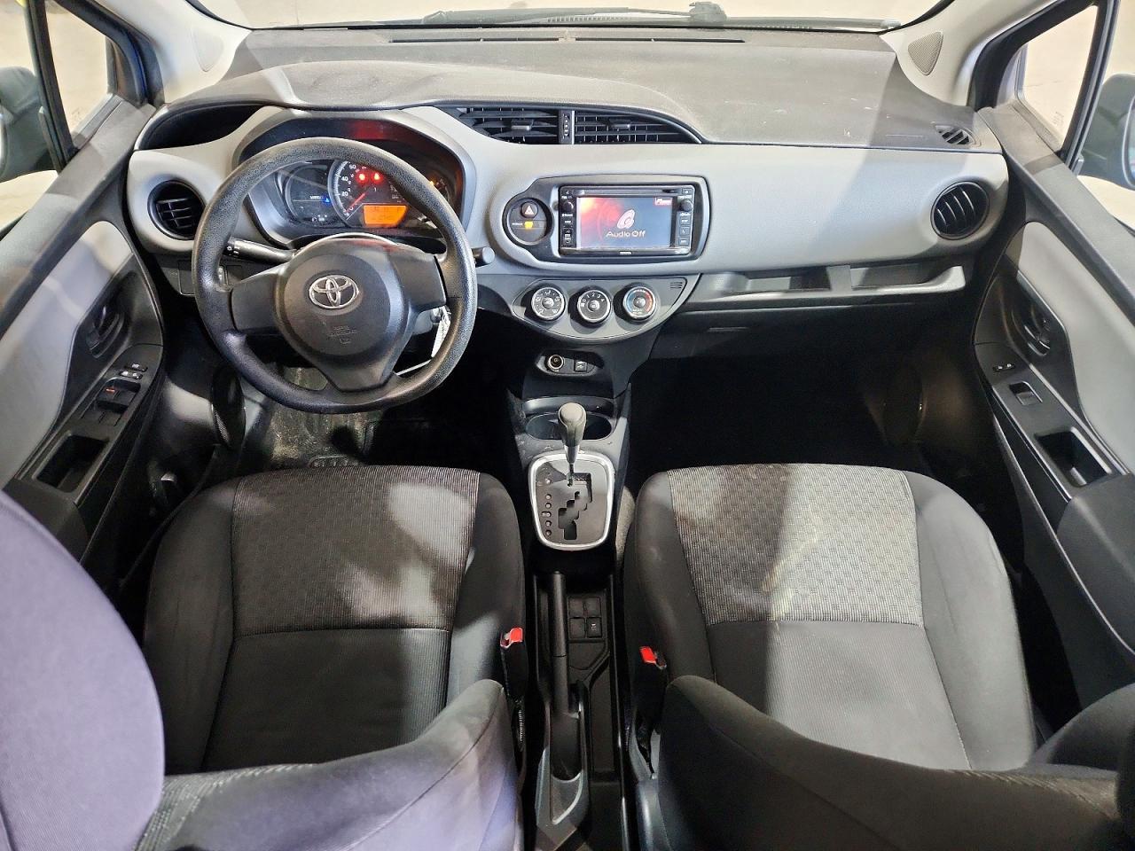 2015 Toyota Yaris 5-door L Синий vin: VNKKTUD37FA048200