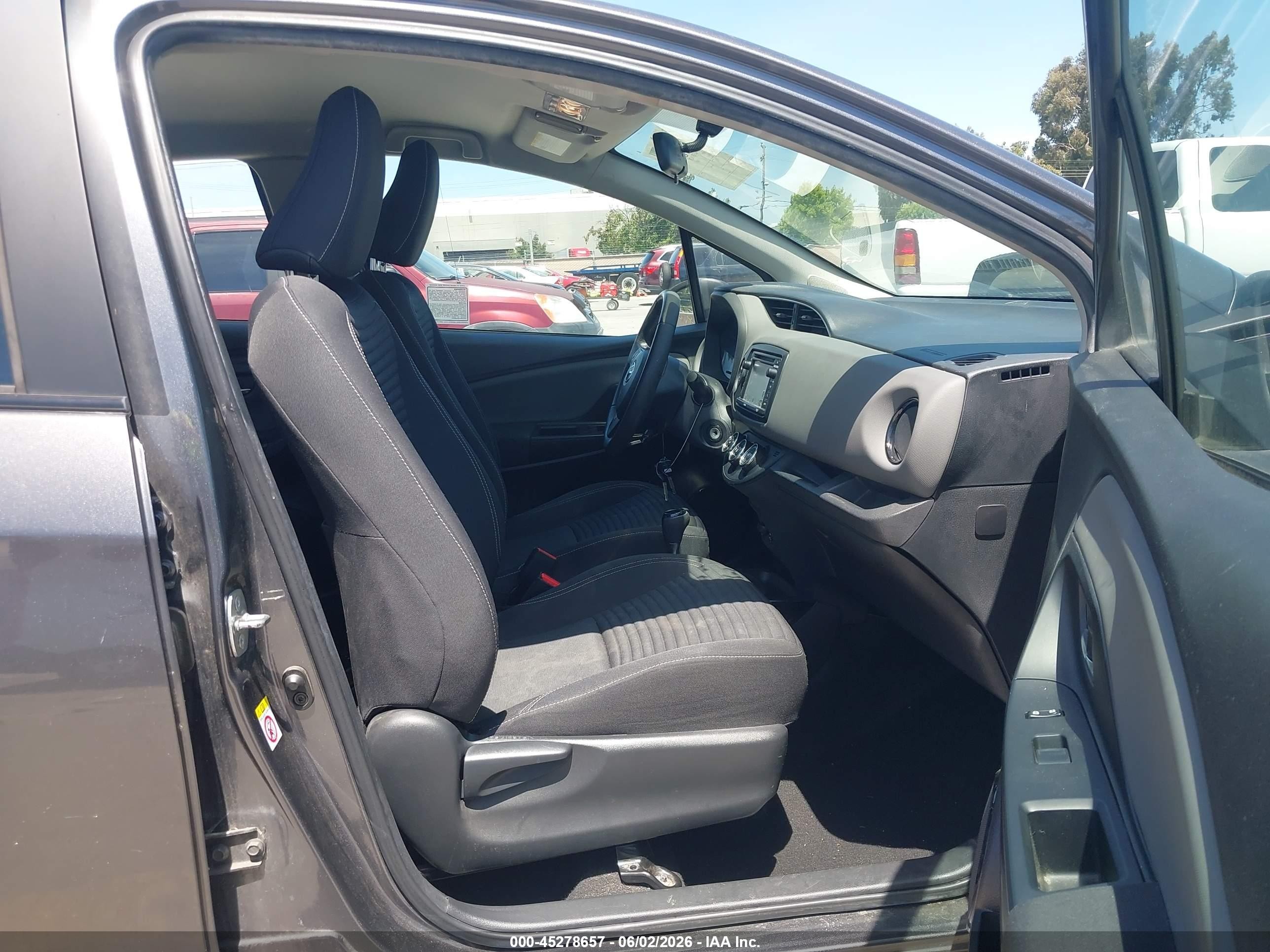 2015 Toyota Yaris Se Gray vin: VNKKTUD37FA052117