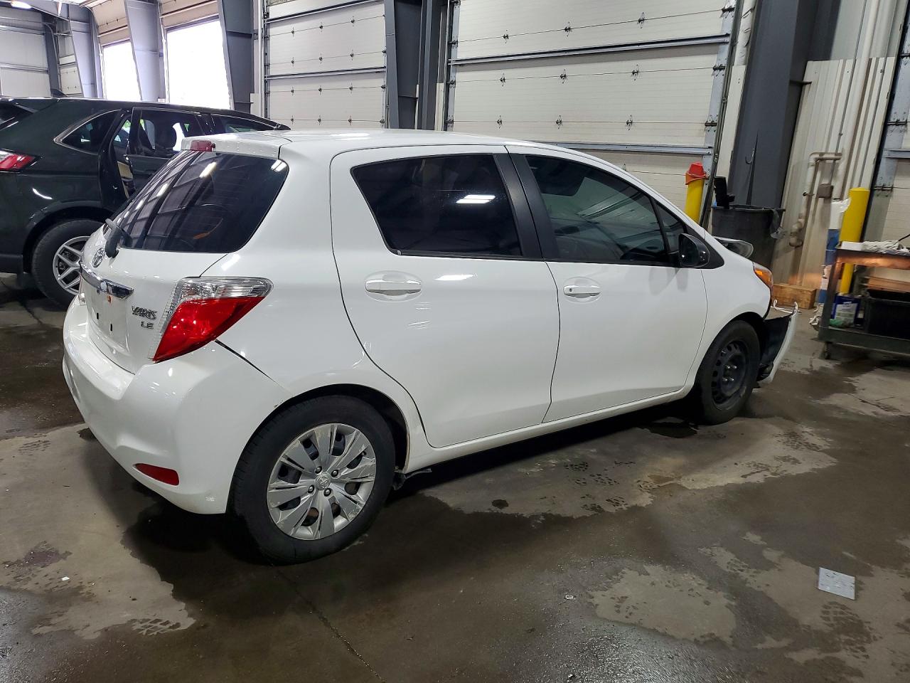 2014 Toyota Yaris 5-door Le Белый vin: VNKKTUD38EA000896