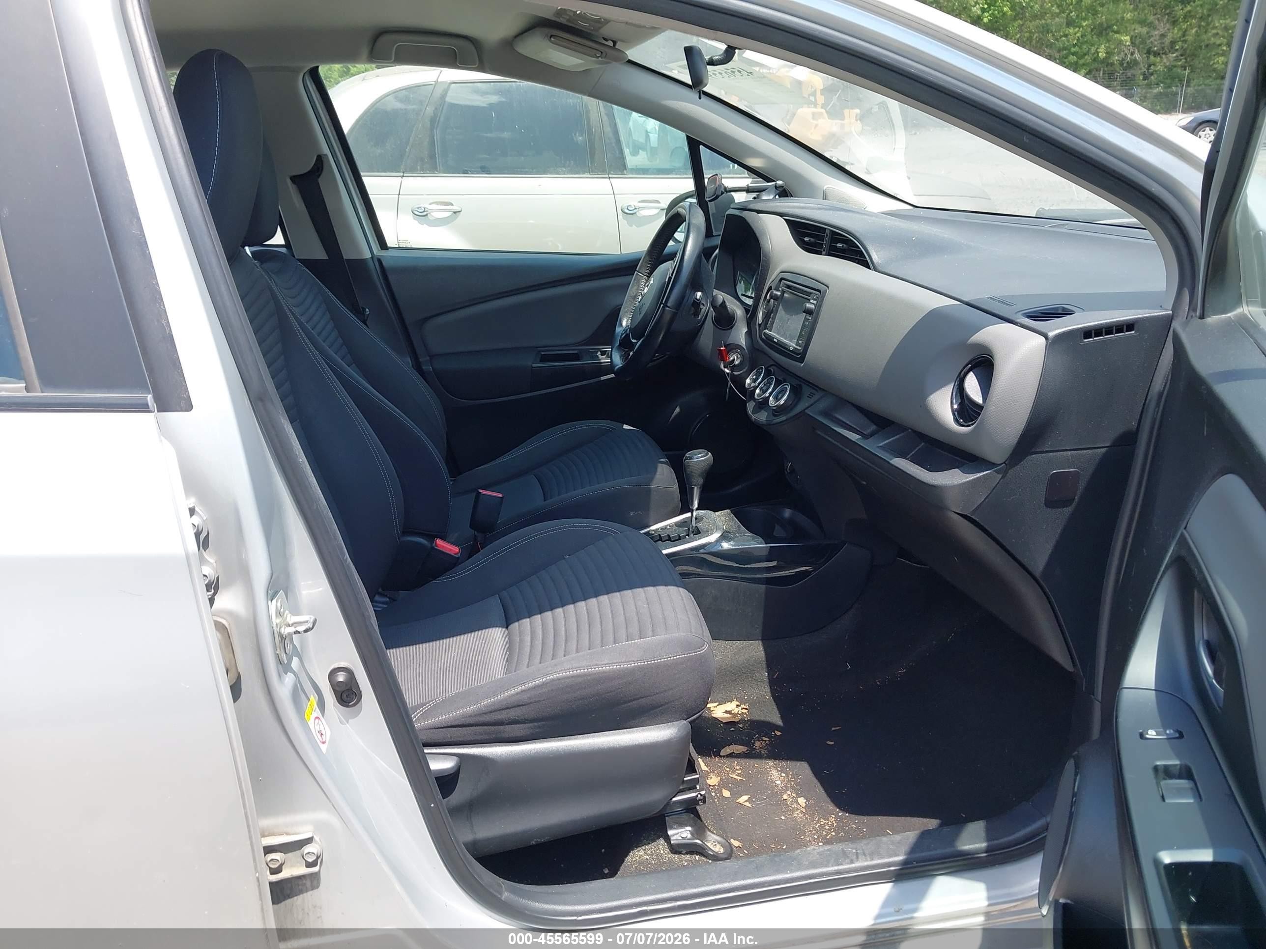 2015 Toyota Yaris Se Silver vin: VNKKTUD38FA016114