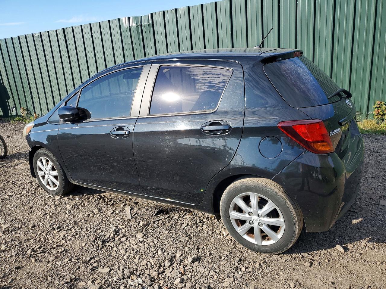 2015 Toyota Yaris 5-door Le Black vin: VNKKTUD38FA016548