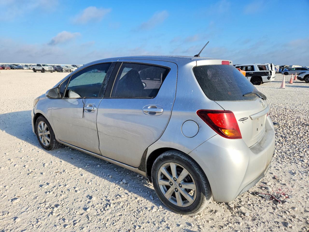 2015 Toyota Yaris 5-door Le Silver vin: VNKKTUD38FA024472