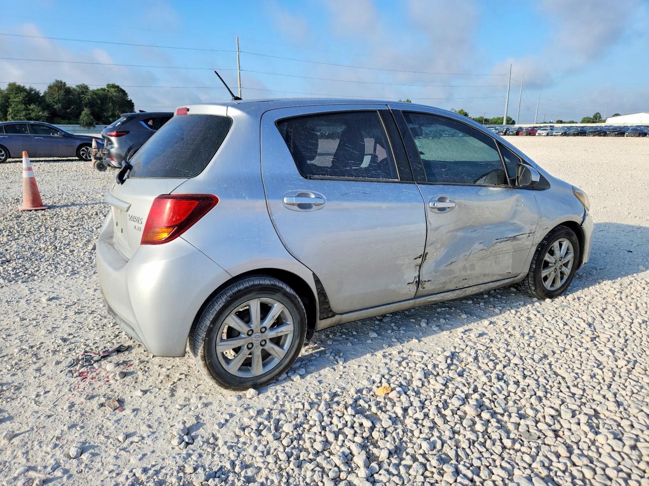 2015 Toyota Yaris 5-door Le Silver vin: VNKKTUD38FA024472