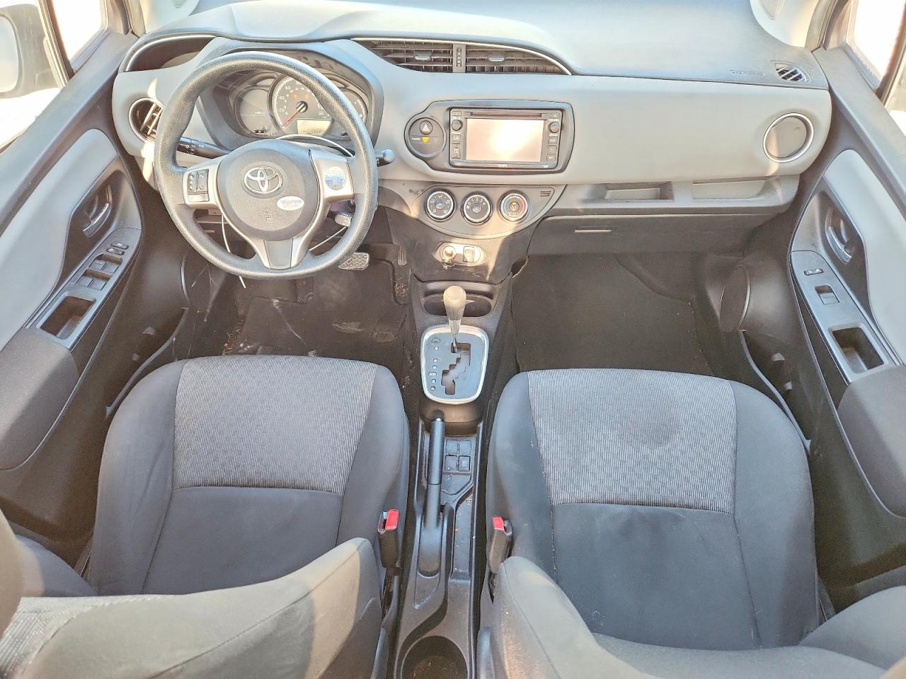 2015 Toyota Yaris 5-door Le Silver vin: VNKKTUD38FA024472