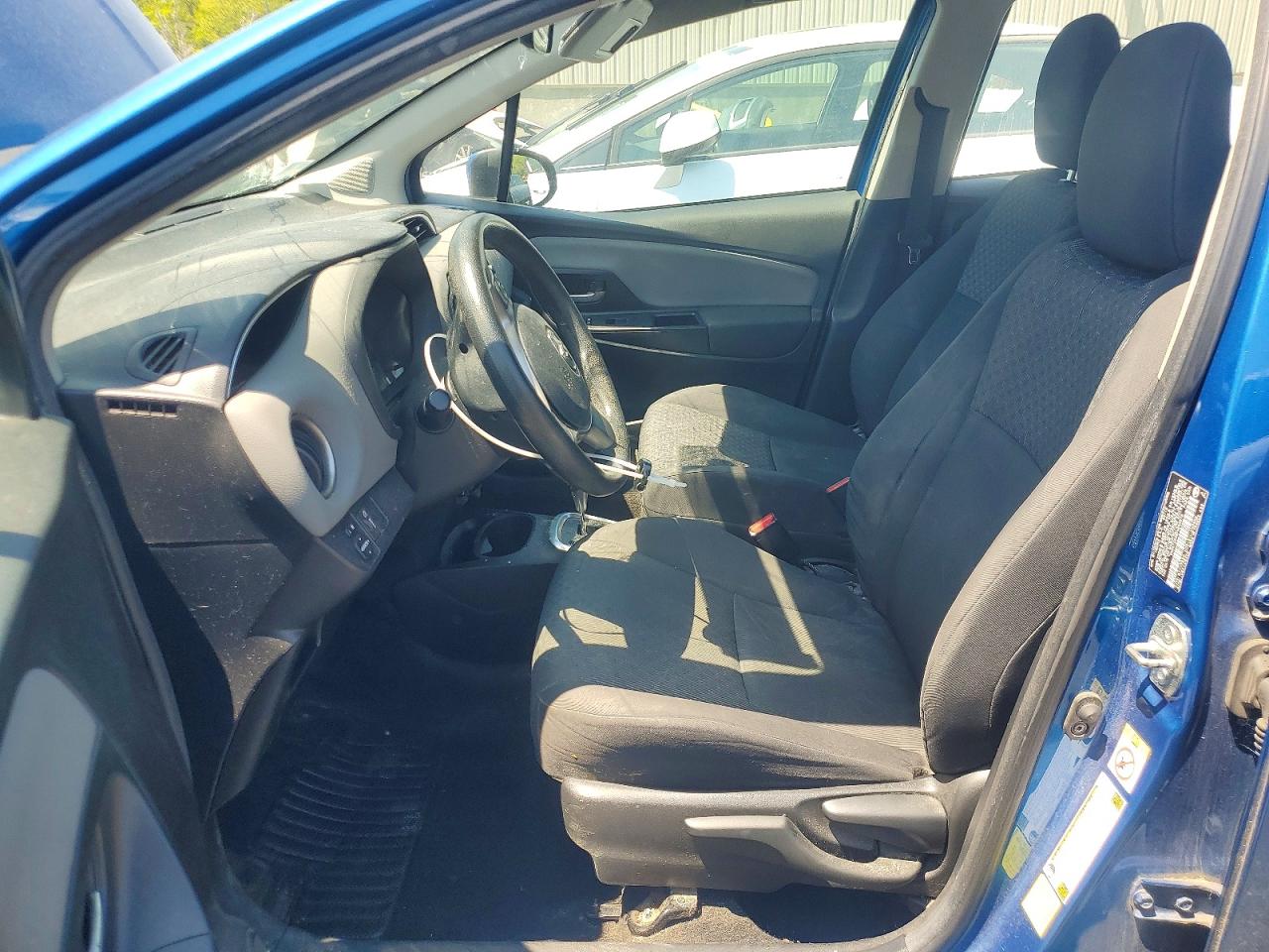 2015 Toyota Yaris 5-door Le Blue vin: VNKKTUD38FA050070