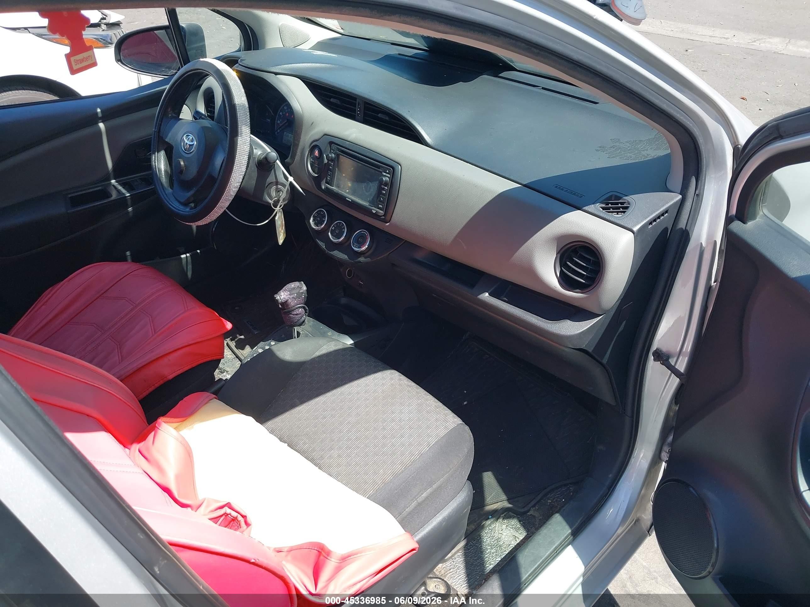 2015 Toyota Yaris L Silver vin: VNKKTUD38FA050618