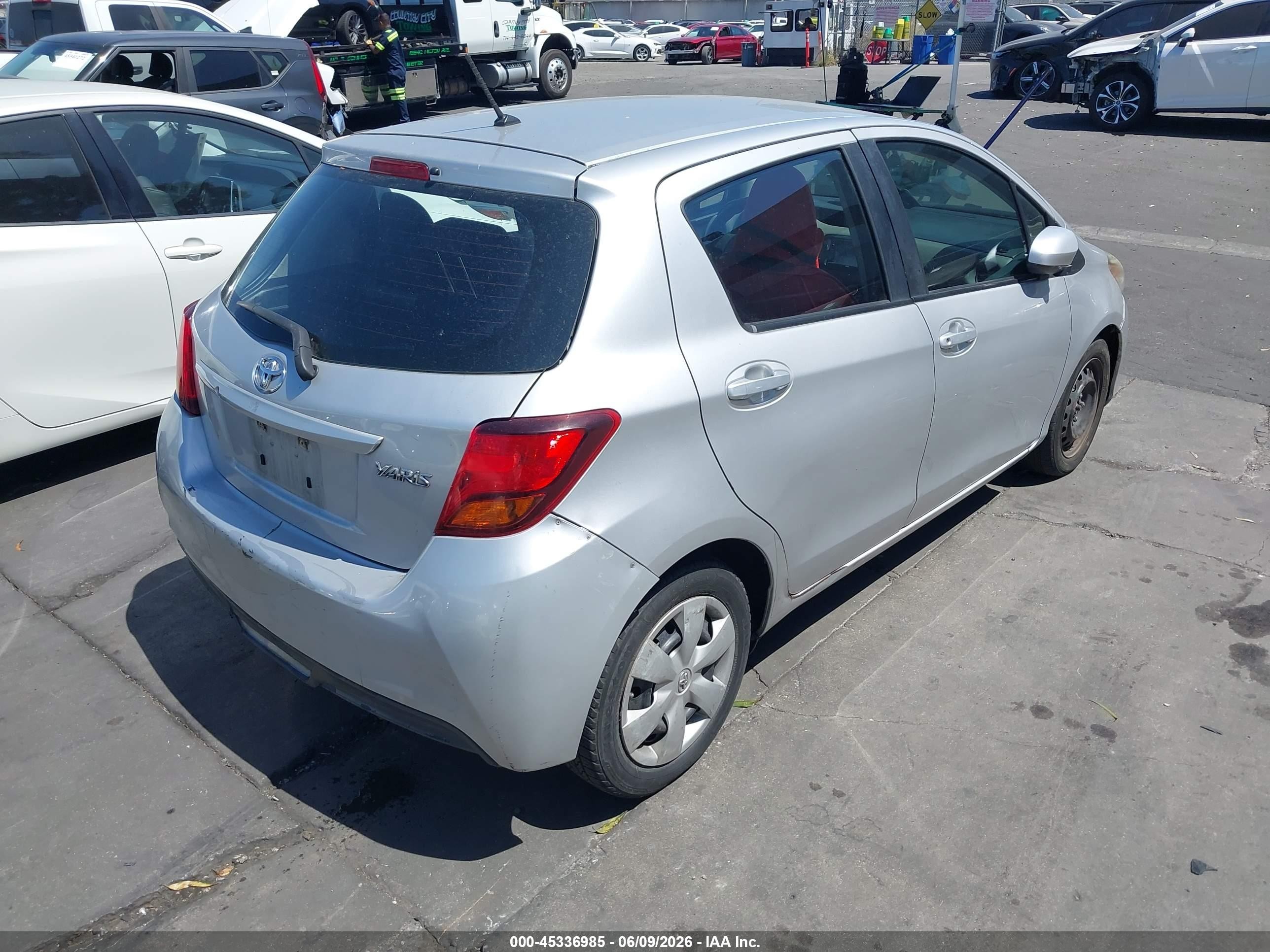 2015 Toyota Yaris L Silver vin: VNKKTUD38FA050618