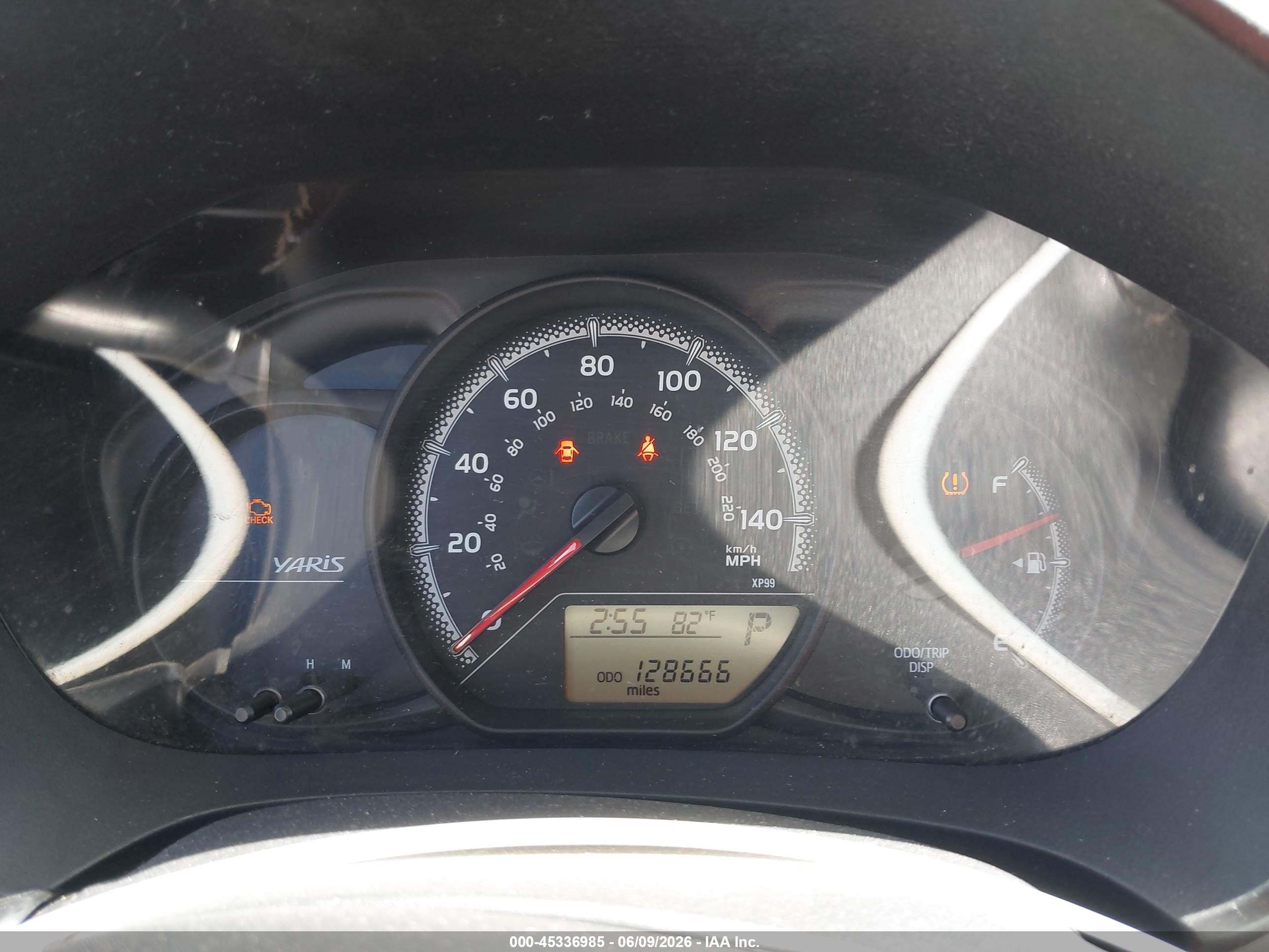 2015 Toyota Yaris L Silver vin: VNKKTUD38FA050618