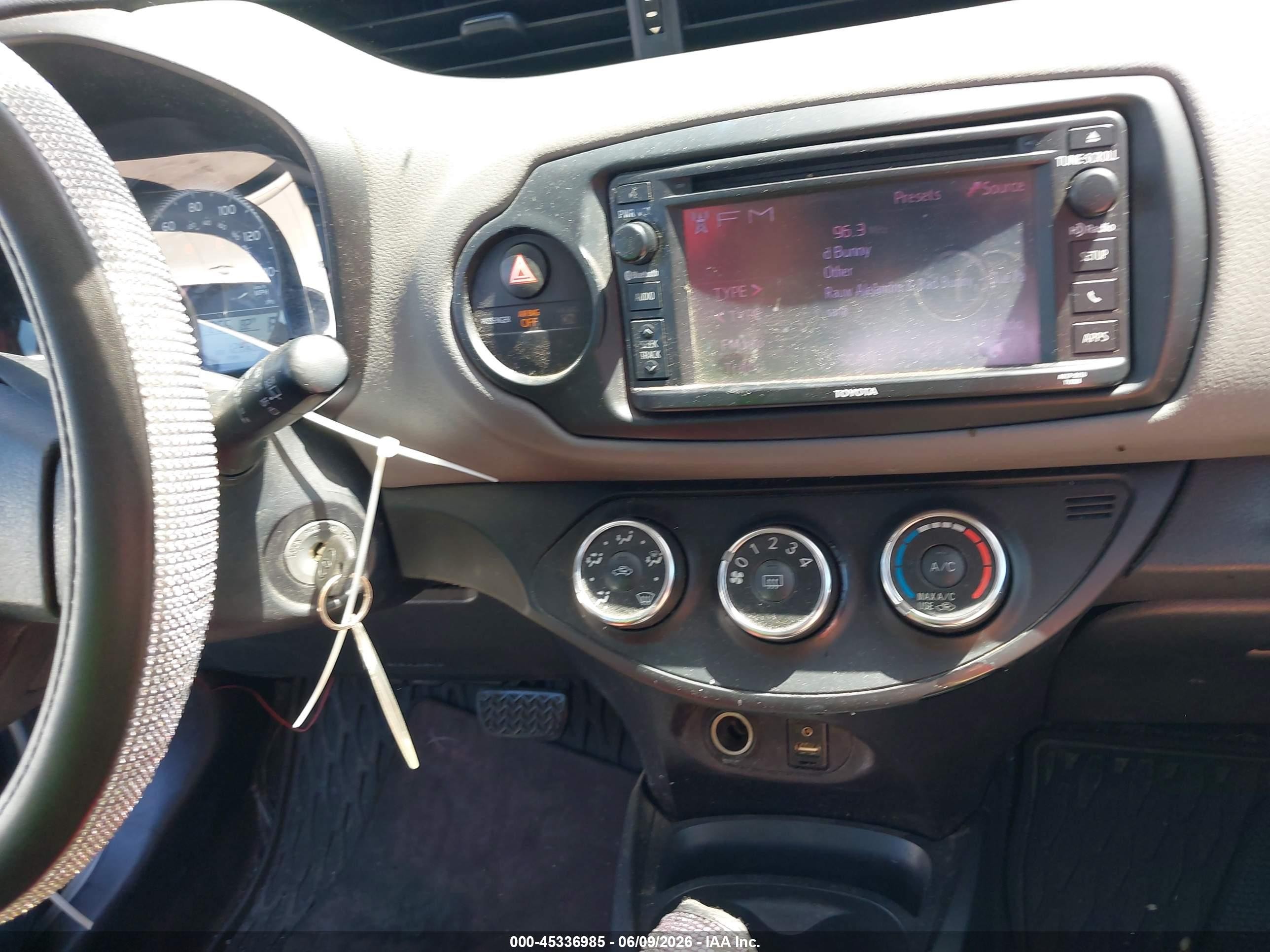 2015 Toyota Yaris L Silver vin: VNKKTUD38FA050618