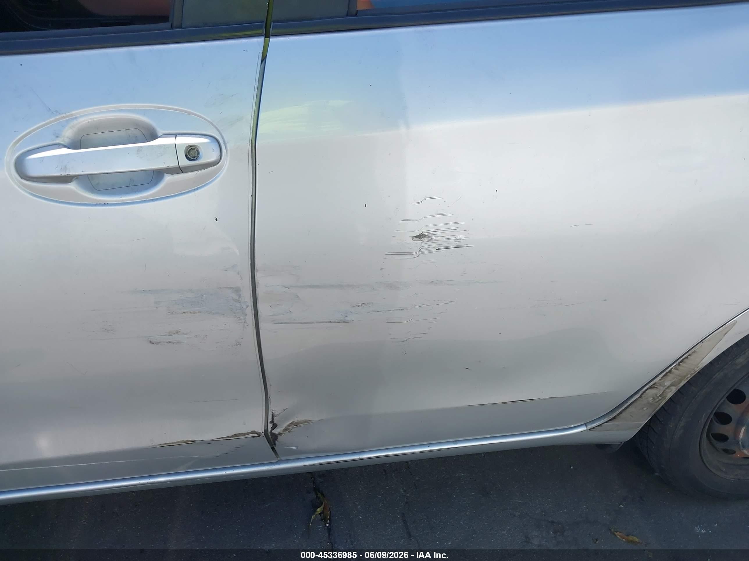 2015 Toyota Yaris L Silver vin: VNKKTUD38FA050618