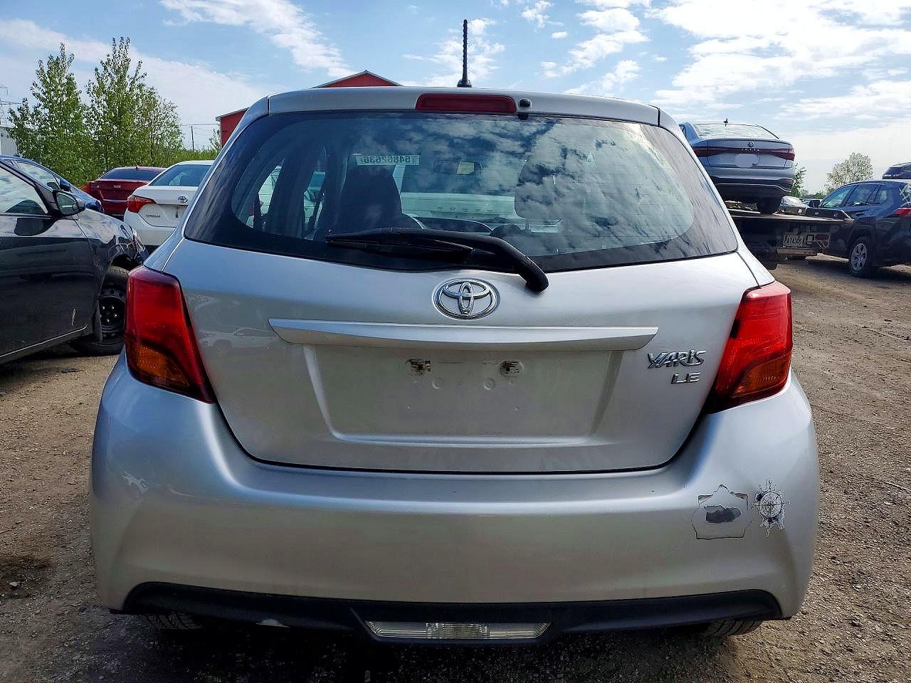 2015 Toyota Yaris 5-door L Silver vin: VNKKTUD38FA054734