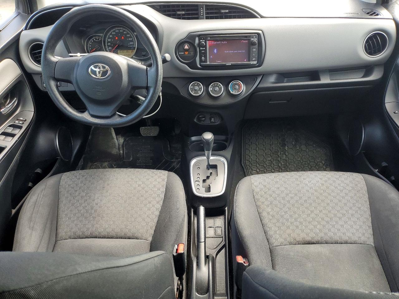 2015 Toyota Yaris 5-door L Silver vin: VNKKTUD38FA054734