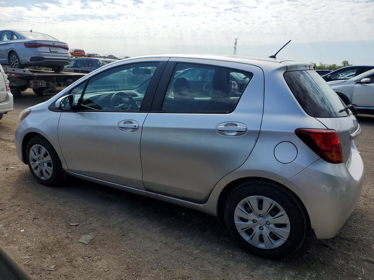 2015 Toyota Yaris 5-door L Silver vin: VNKKTUD38FA054734