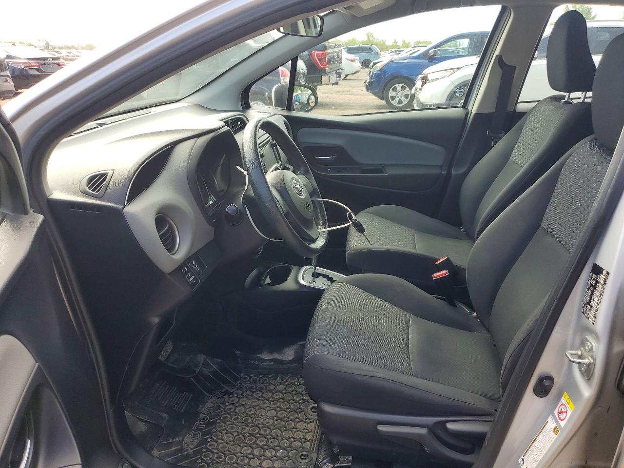 2015 Toyota Yaris 5-door L Silver vin: VNKKTUD38FA054734