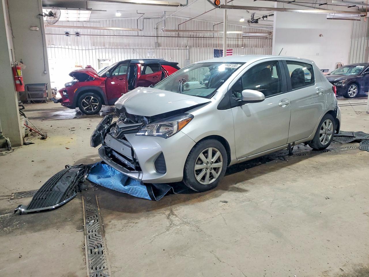 2015 Toyota Yaris 5-door Le Silver vin: VNKKTUD38FA055740
