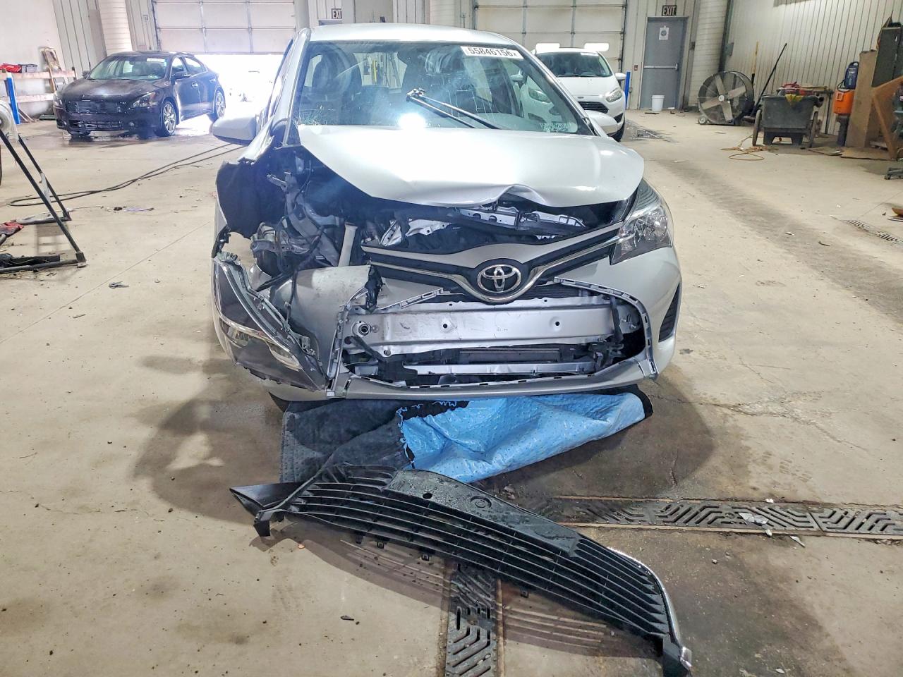 2015 Toyota Yaris 5-door Le Silver vin: VNKKTUD38FA055740