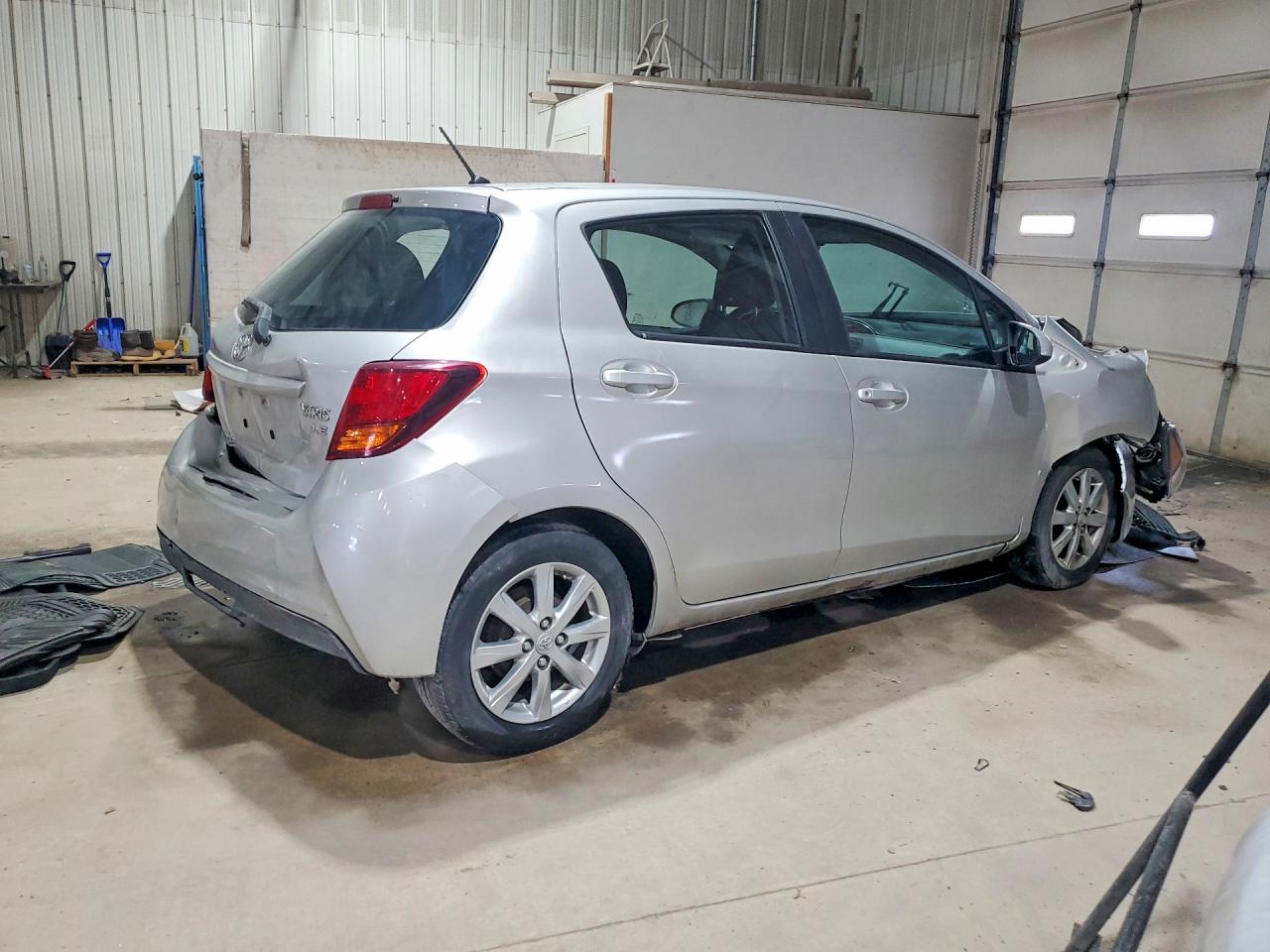 2015 Toyota Yaris 5-door Le Silver vin: VNKKTUD38FA055740