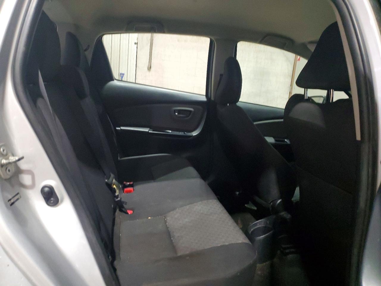 2015 Toyota Yaris 5-door Le Silver vin: VNKKTUD38FA055740