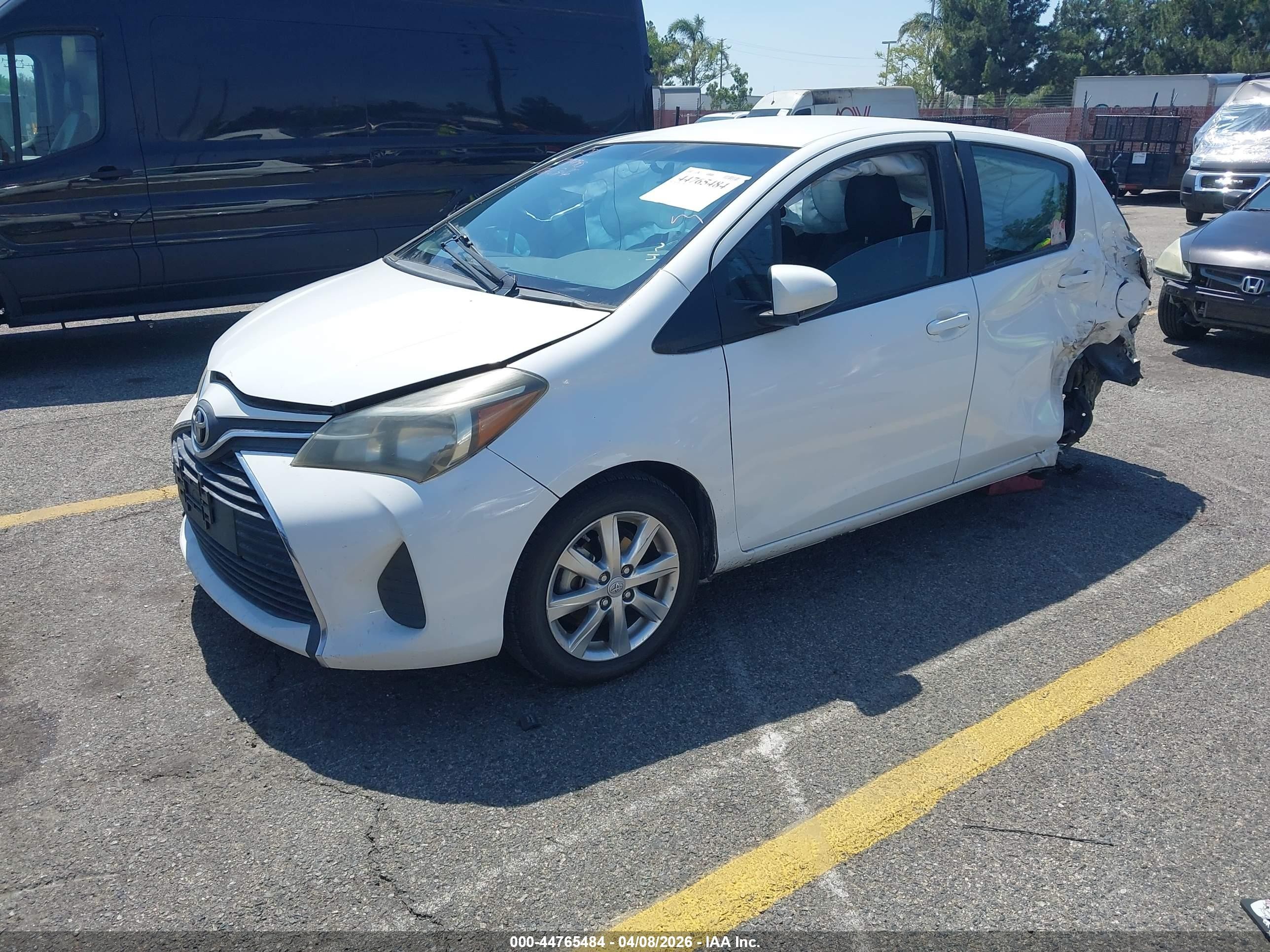 2015 Toyota Yaris Le White vin: VNKKTUD39FA017109
