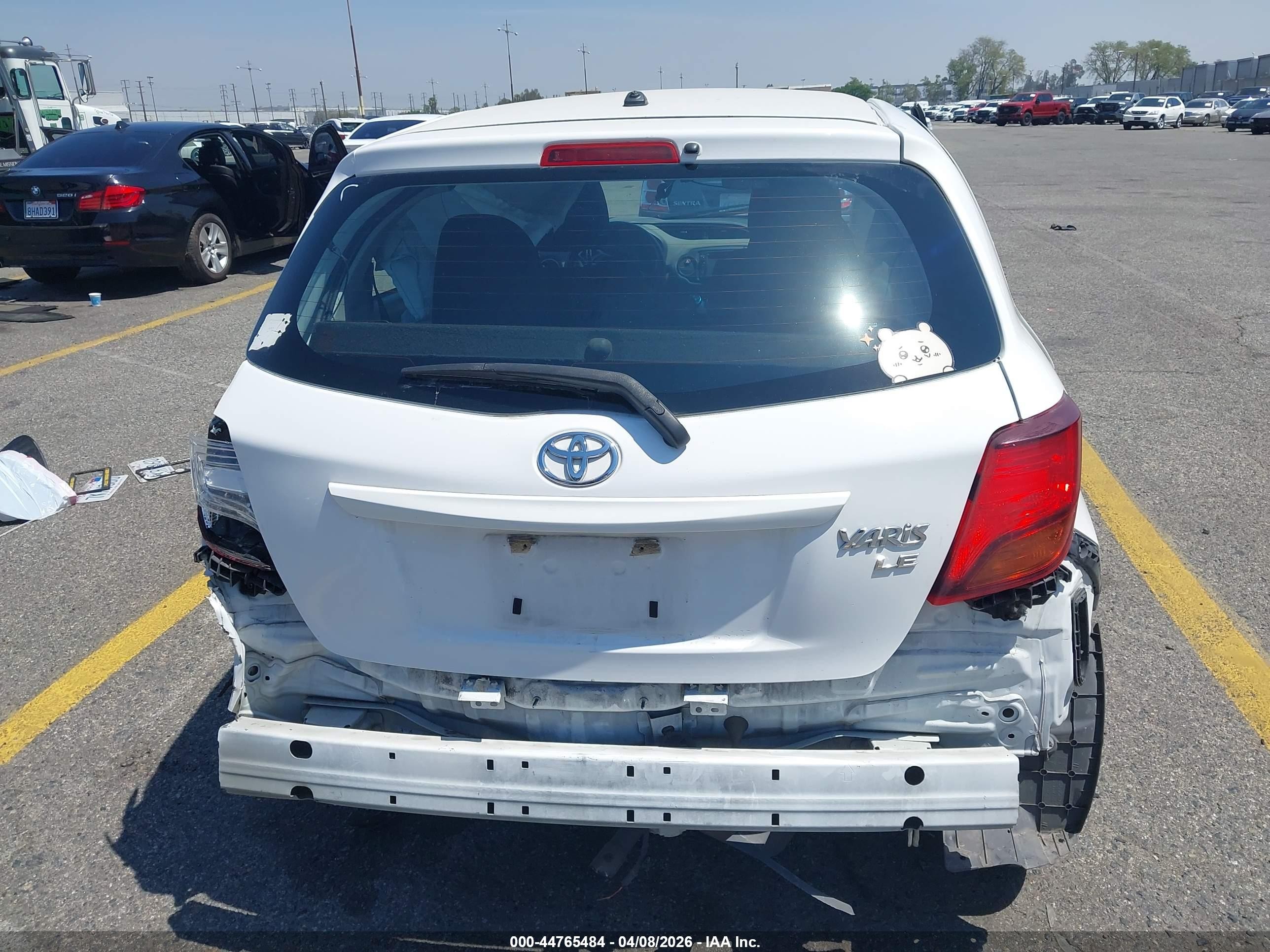 2015 Toyota Yaris Le White vin: VNKKTUD39FA017109