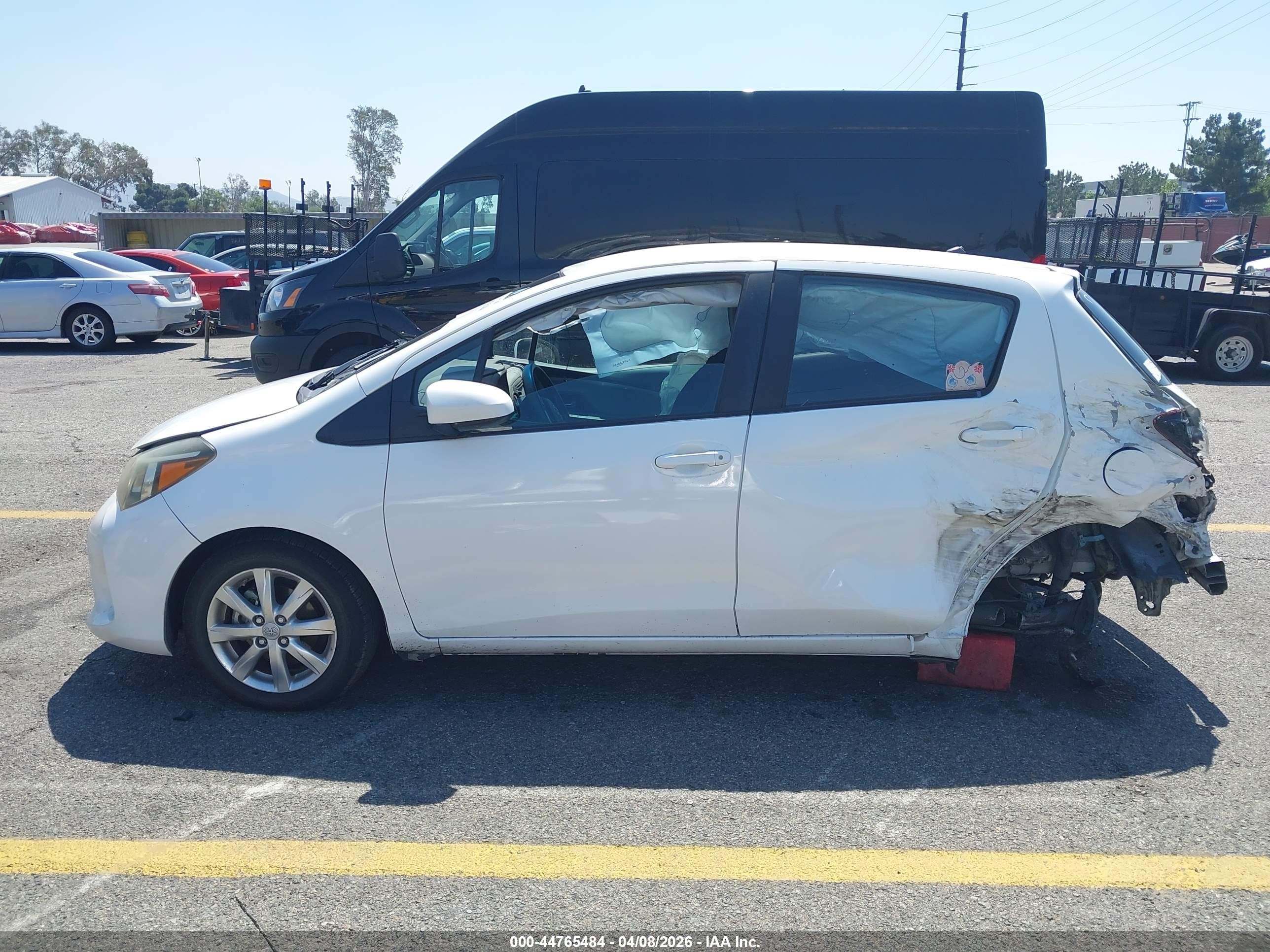 2015 Toyota Yaris Le White vin: VNKKTUD39FA017109