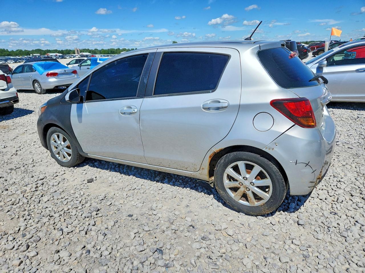 2015 Toyota Yaris 5-door Le Silver vin: VNKKTUD39FA024531