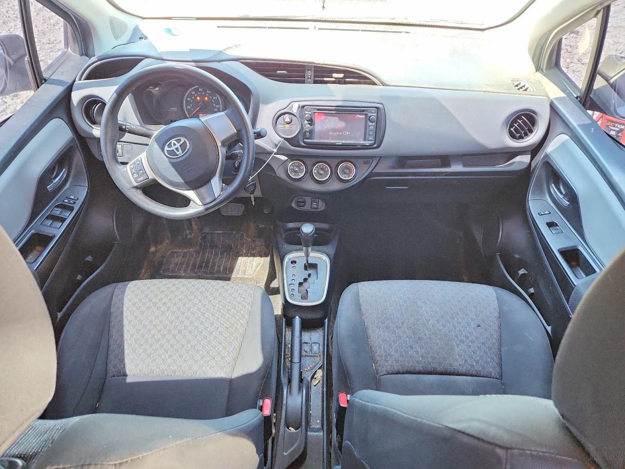 2015 Toyota Yaris 5-door Le Silver vin: VNKKTUD39FA024531