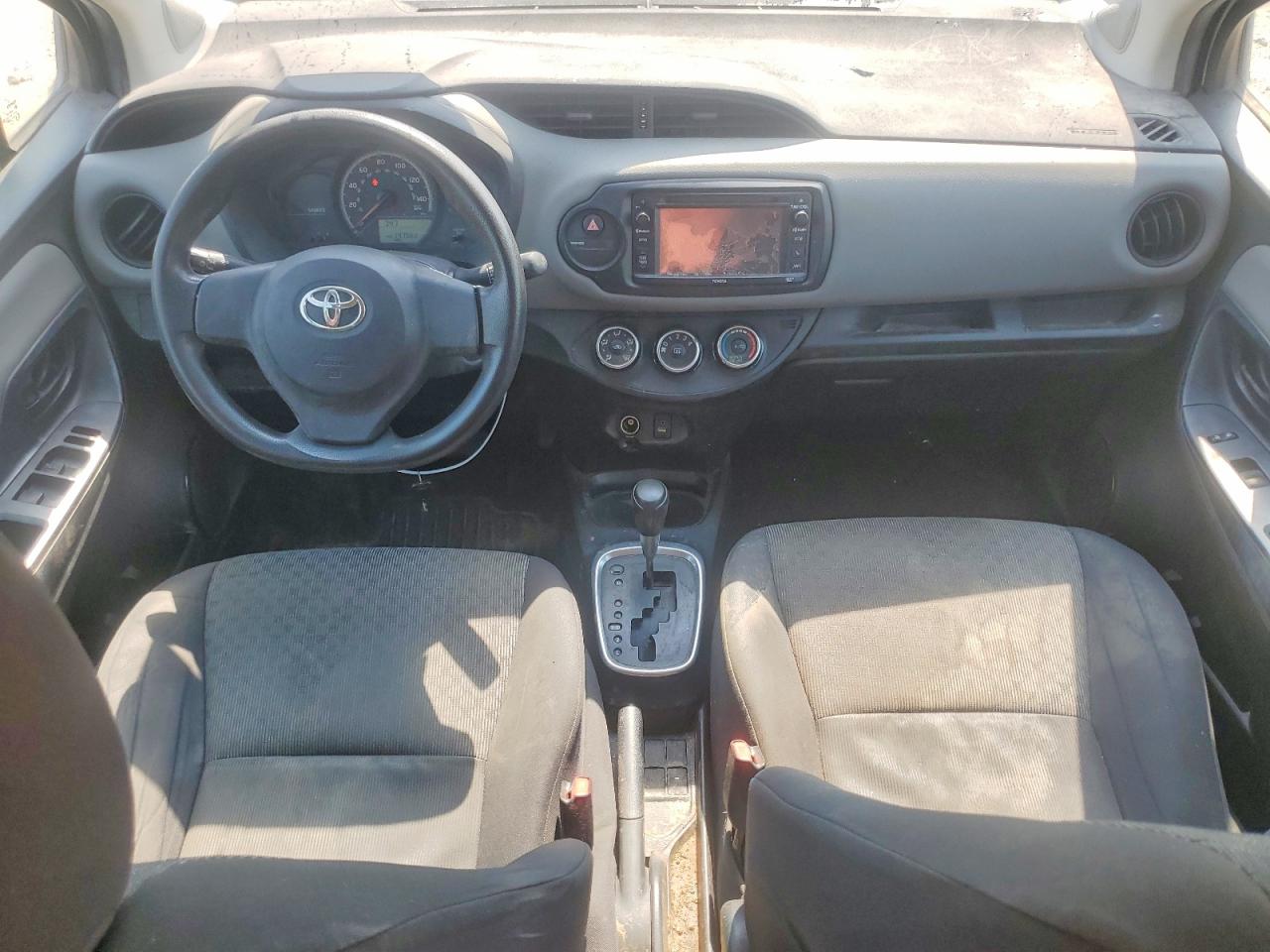 2015 Toyota Yaris 5-door L Silver vin: VNKKTUD39FA024562