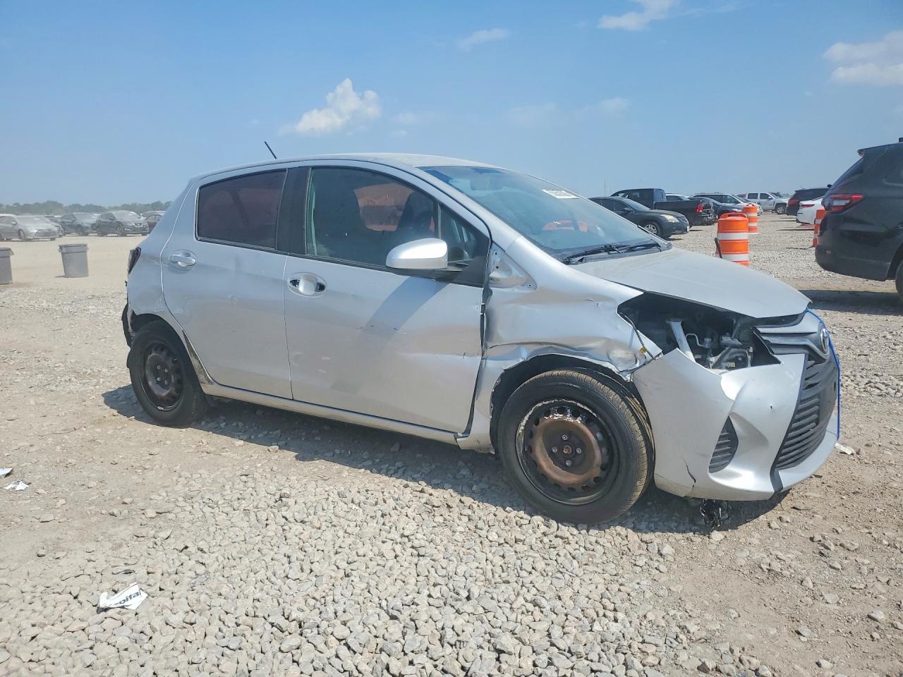 2015 Toyota Yaris 5-door L Silver vin: VNKKTUD39FA024562