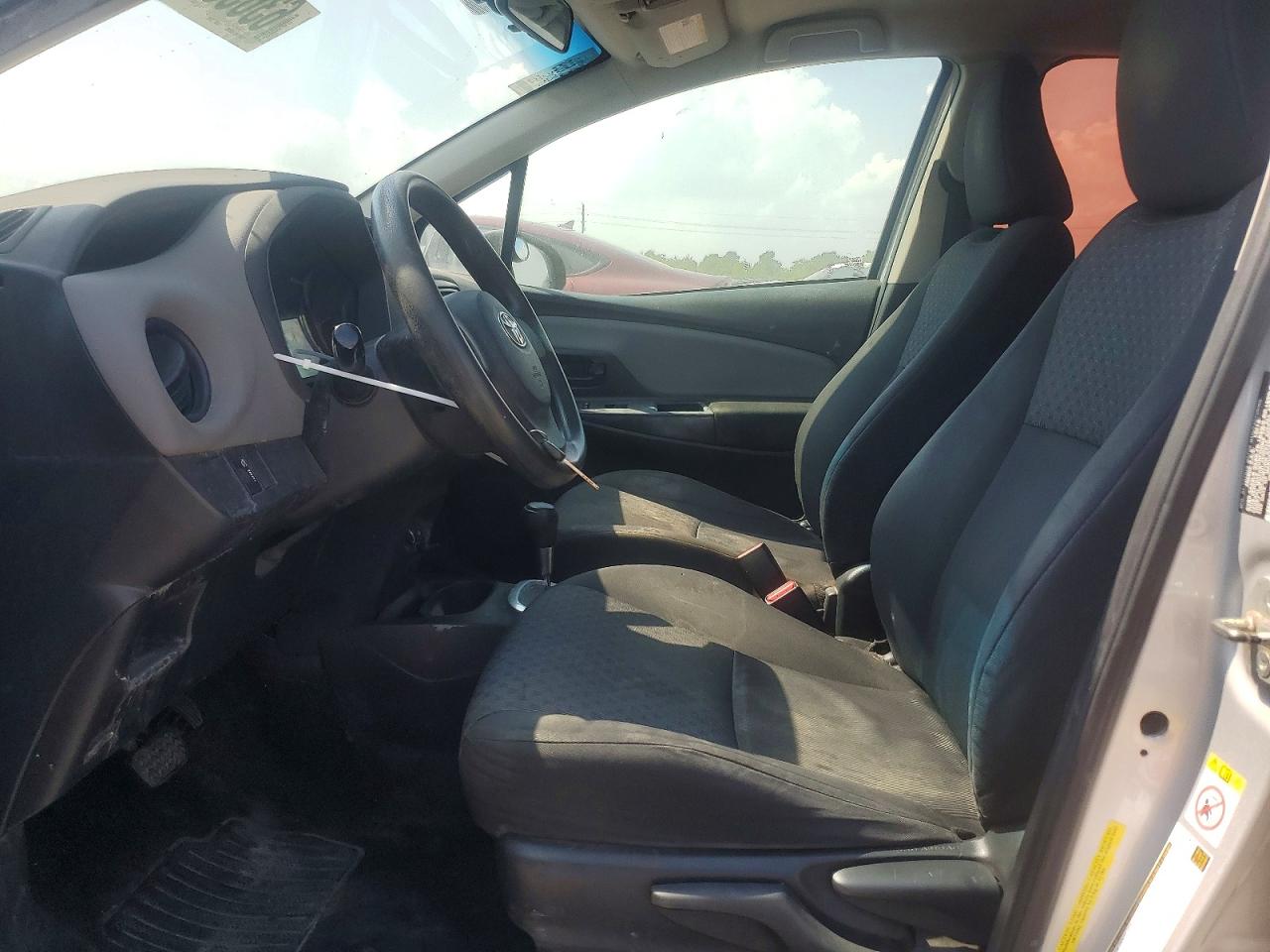 2015 Toyota Yaris 5-door L Silver vin: VNKKTUD39FA024562