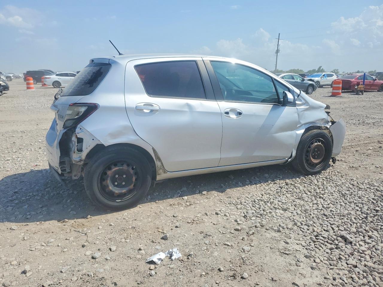 2015 Toyota Yaris 5-door L Silver vin: VNKKTUD39FA024562
