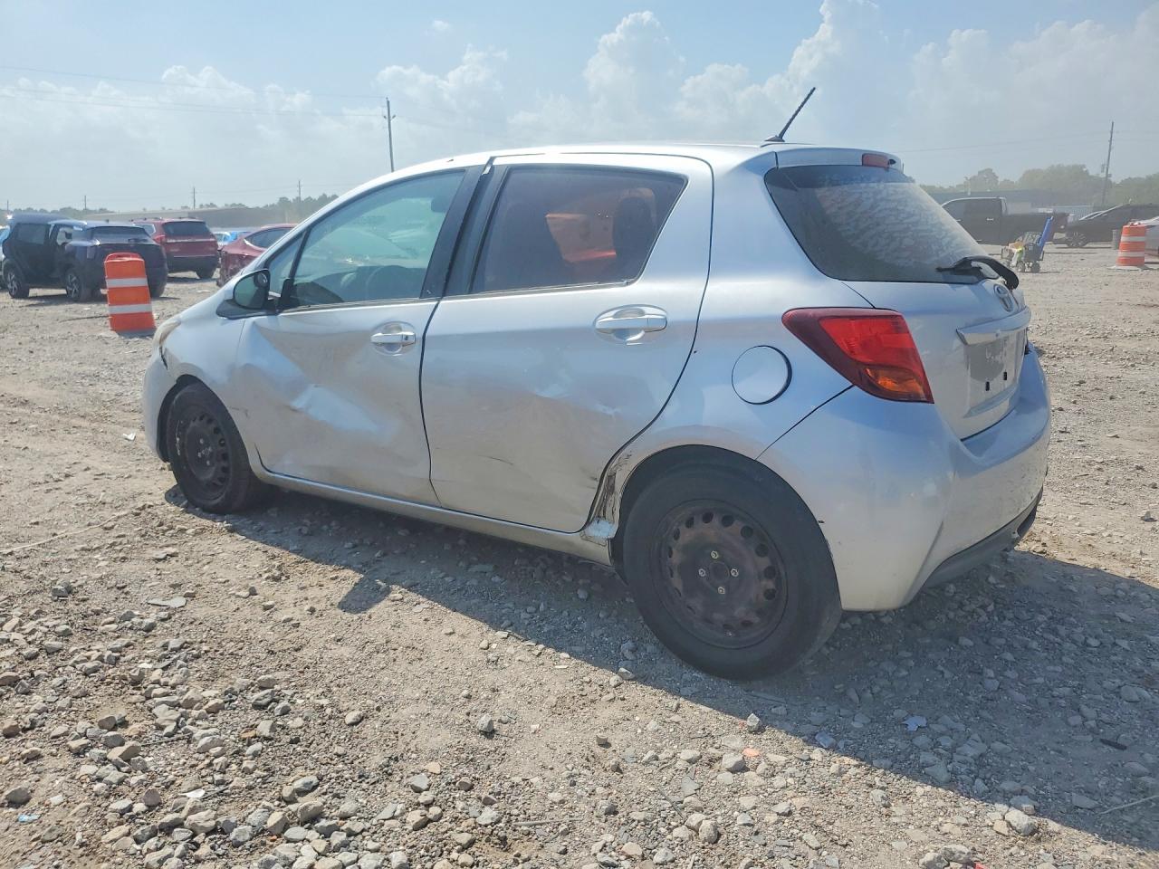2015 Toyota Yaris 5-door L Silver vin: VNKKTUD39FA024562