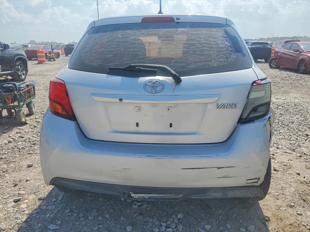 2015 Toyota Yaris 5-door L Silver vin: VNKKTUD39FA024562