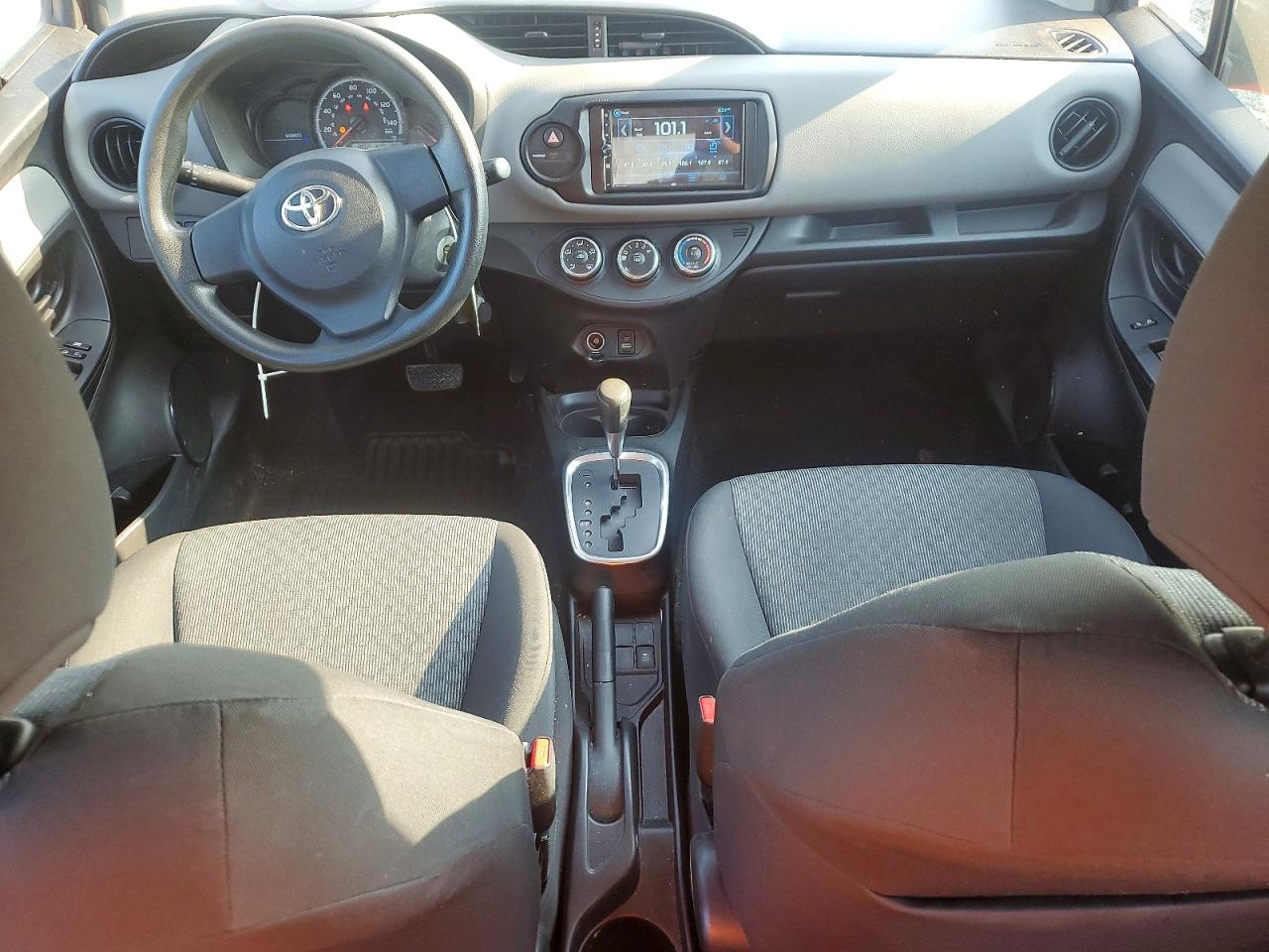 2015 Toyota Yaris 5-door L Red vin: VNKKTUD39FA034914