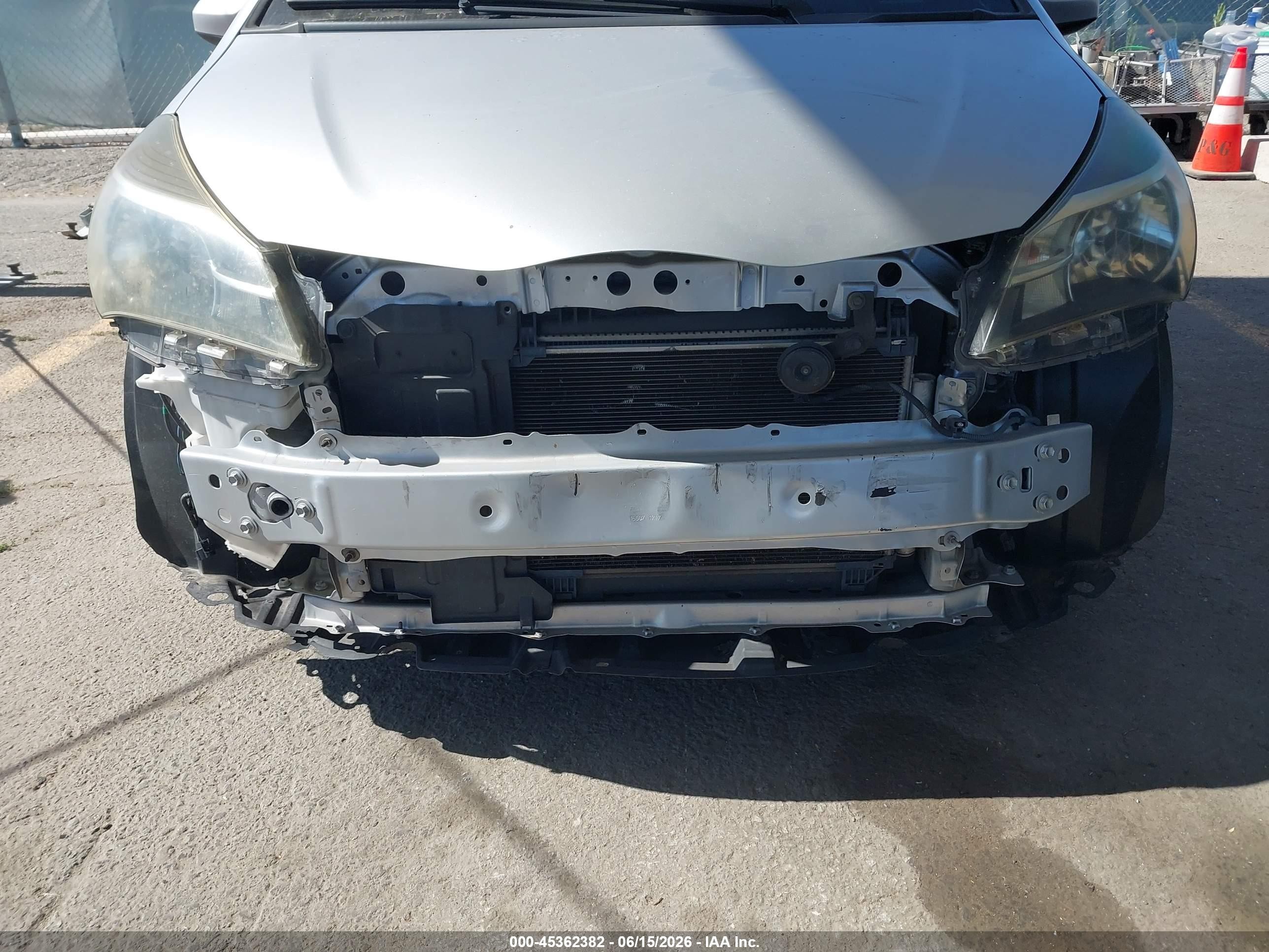 2015 Toyota Yaris L Silver vin: VNKKTUD39FA045380