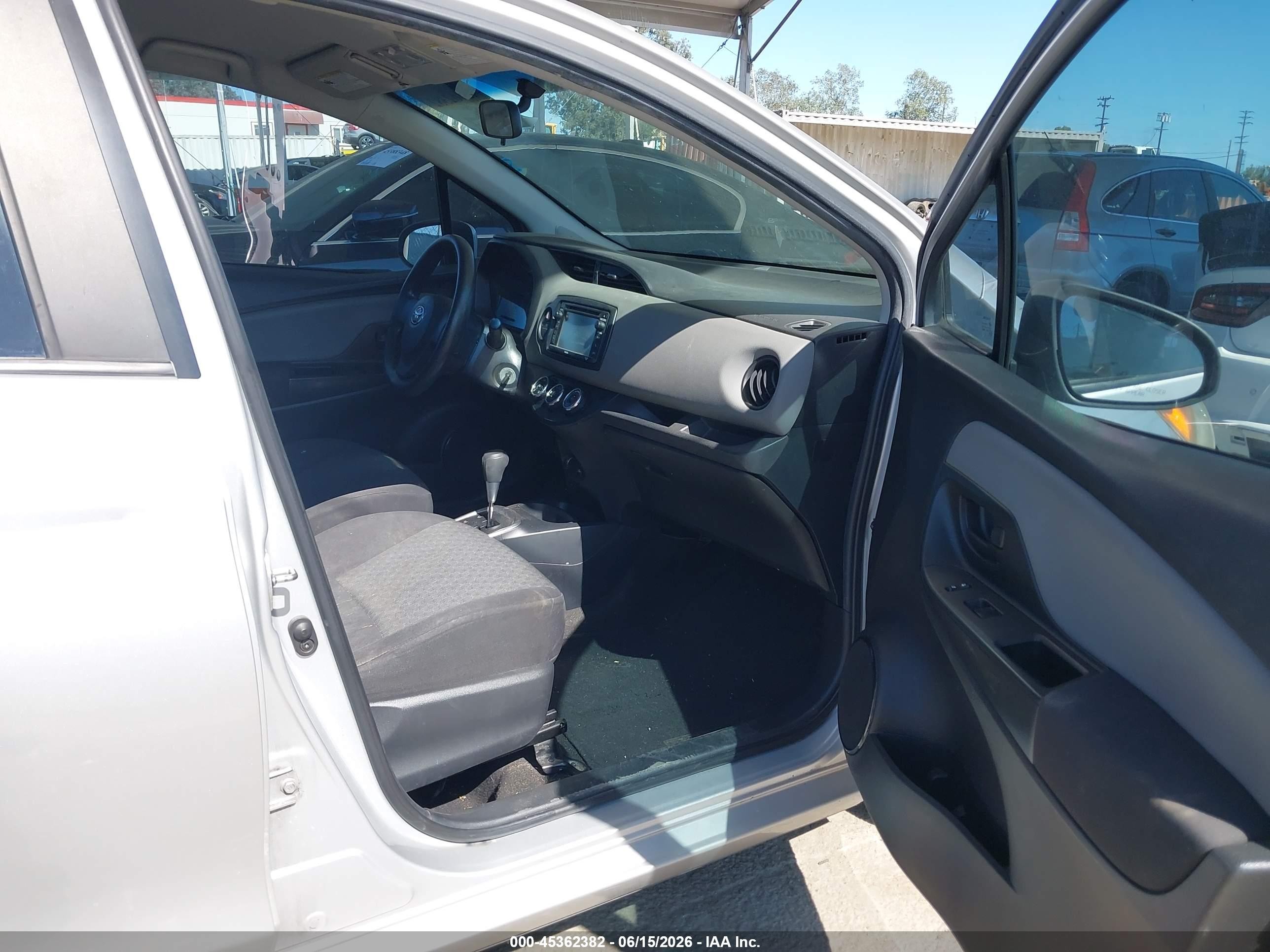 2015 Toyota Yaris L Silver vin: VNKKTUD39FA045380