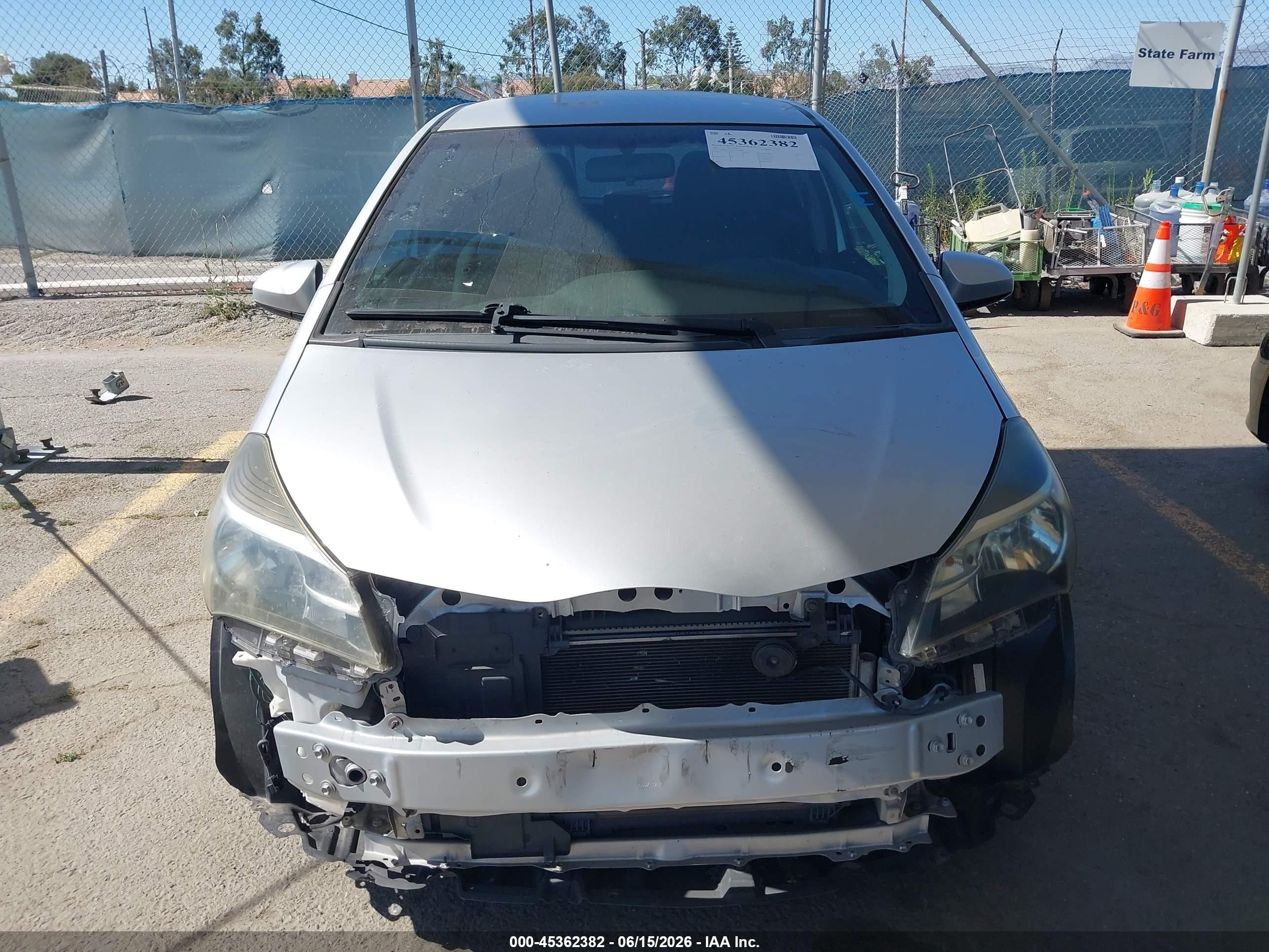 2015 Toyota Yaris L Silver vin: VNKKTUD39FA045380