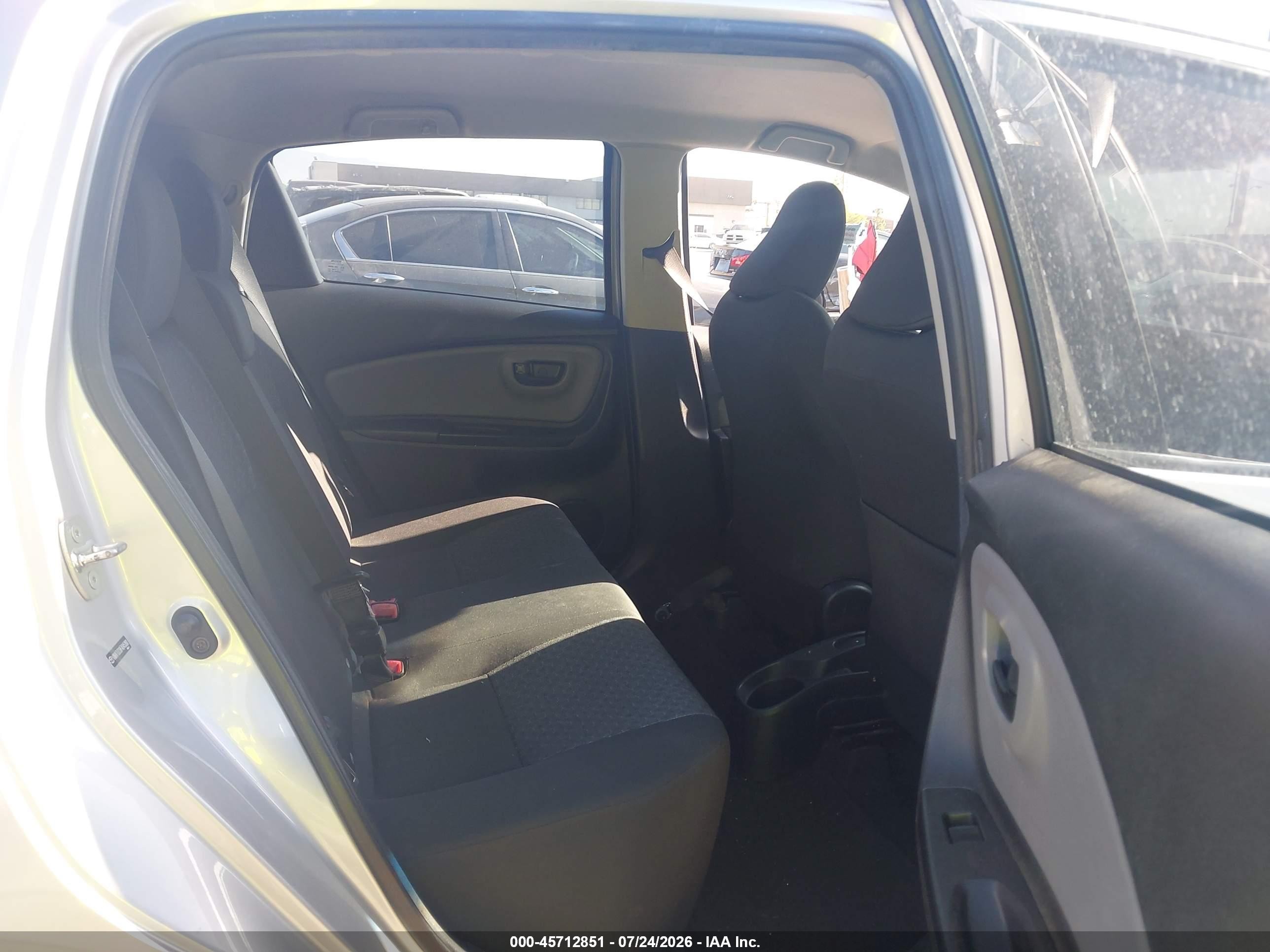 2015 Toyota Yaris L Silver vin: VNKKTUD39FA045380