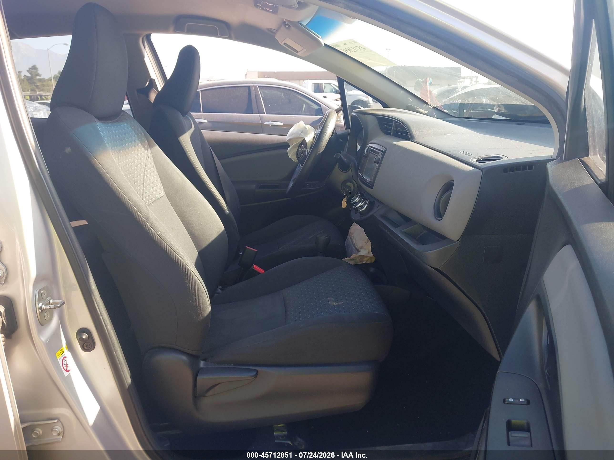 2015 Toyota Yaris L Silver vin: VNKKTUD39FA045380