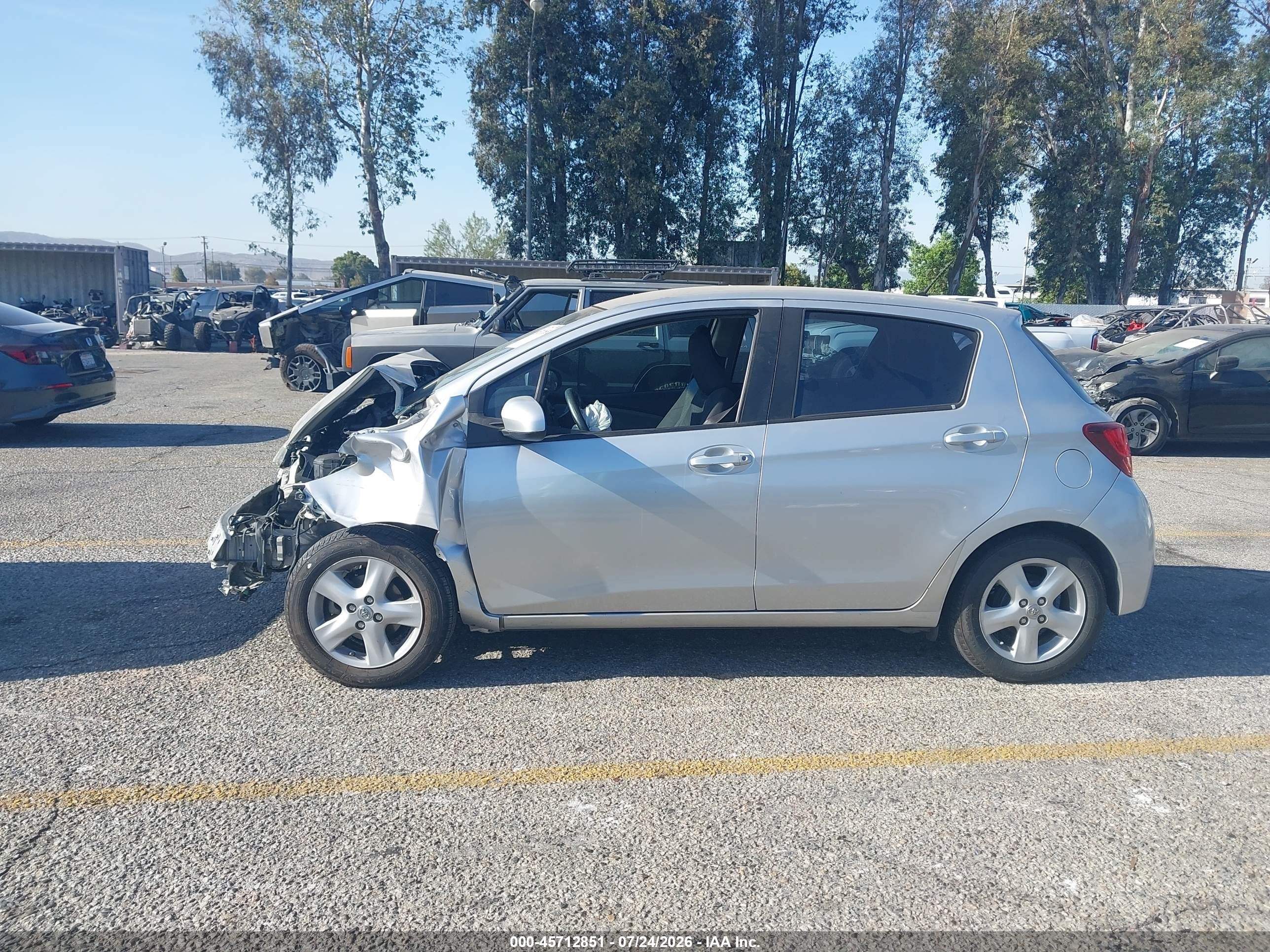 2015 Toyota Yaris L Silver vin: VNKKTUD39FA045380