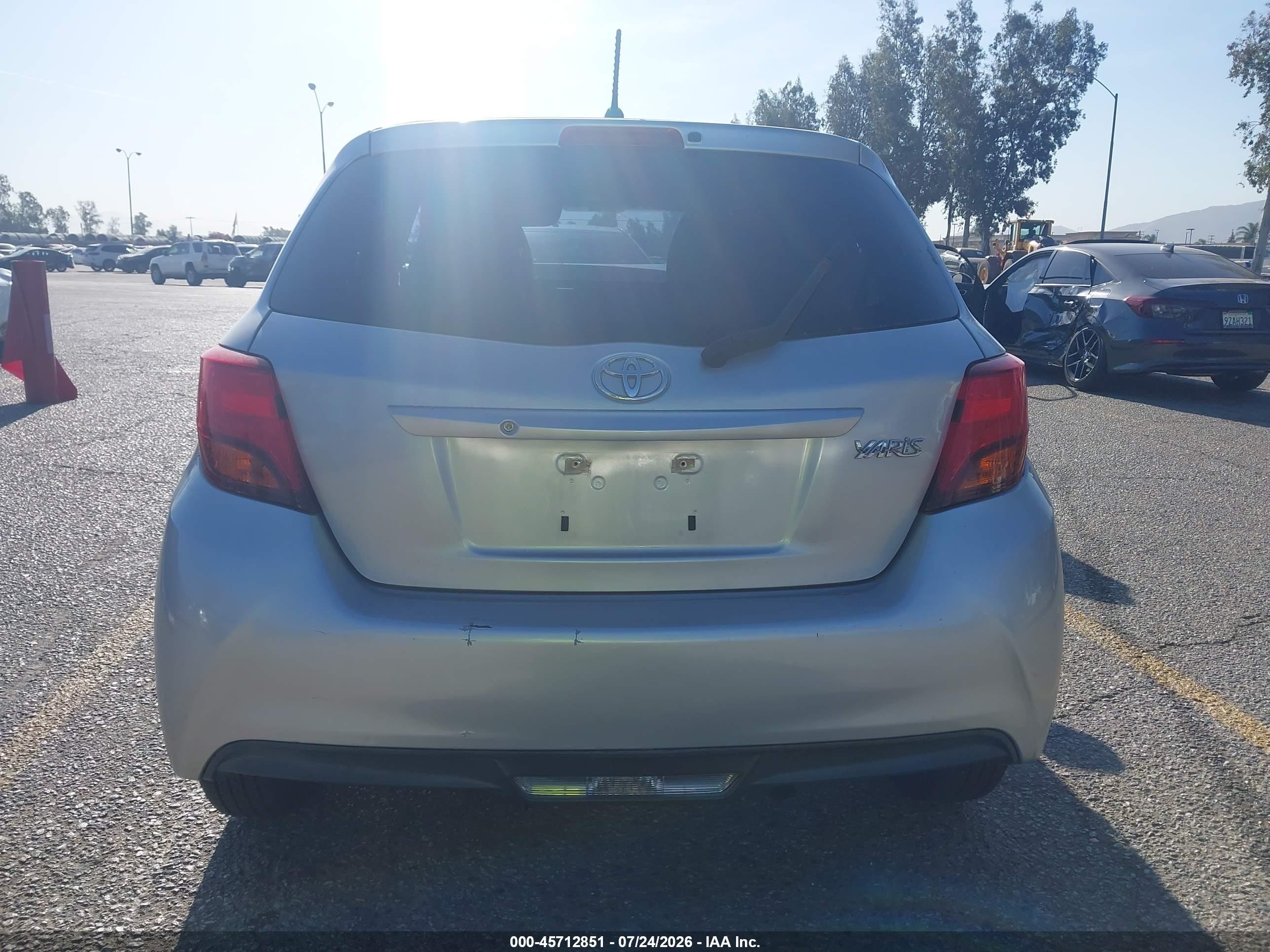 2015 Toyota Yaris L Silver vin: VNKKTUD39FA045380