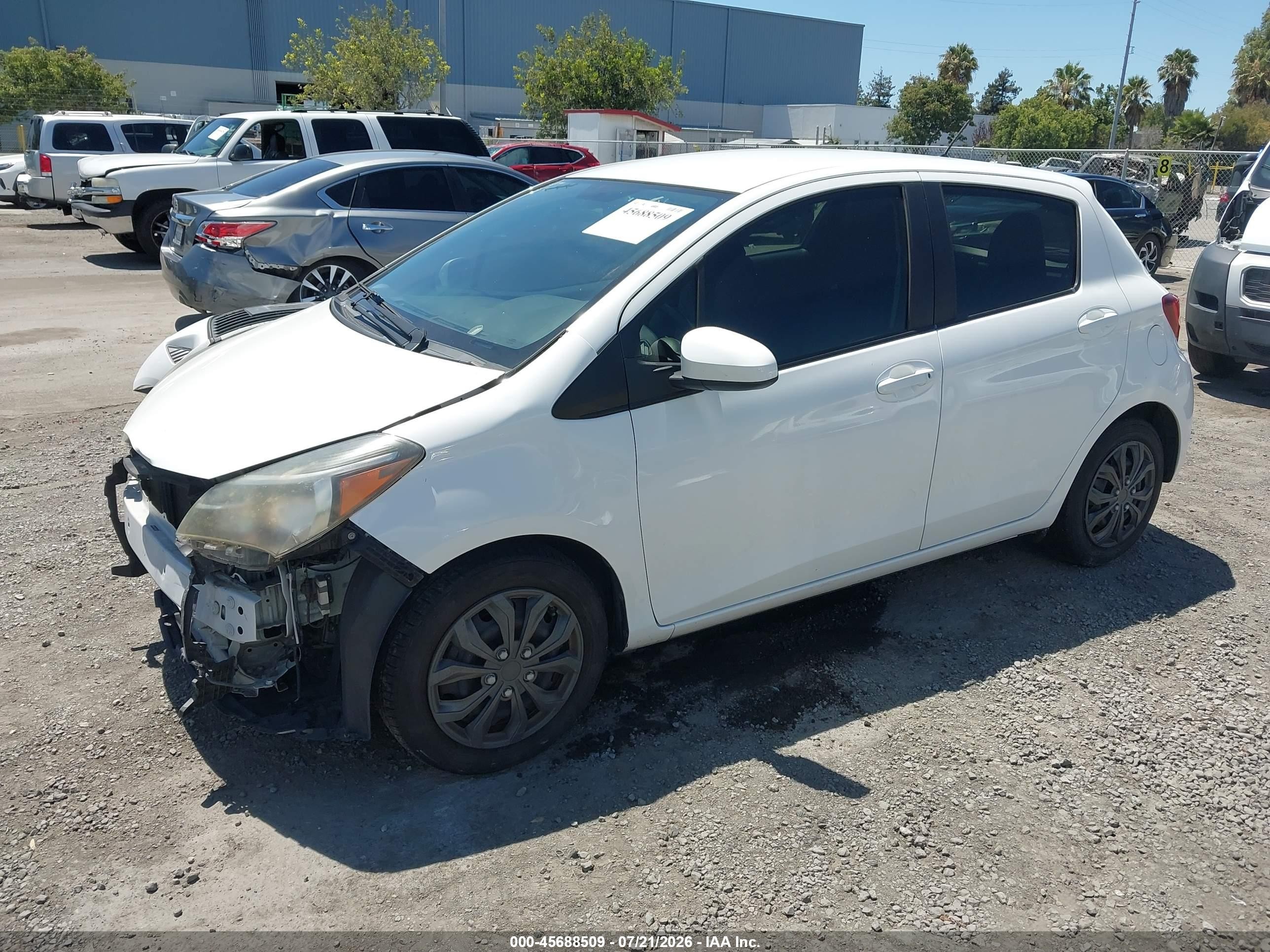2015 Toyota Yaris L White vin: VNKKTUD3XFA023758